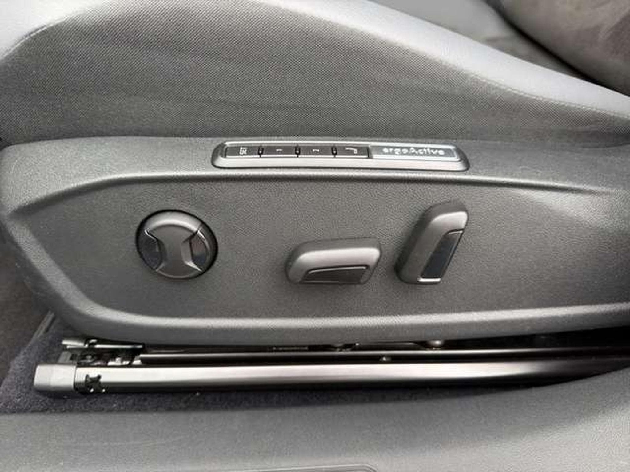 VW ID.4 Pro 195 kW 4Motion/AHK/Matrix-LED/5-J Garan (2023) - Photo 22