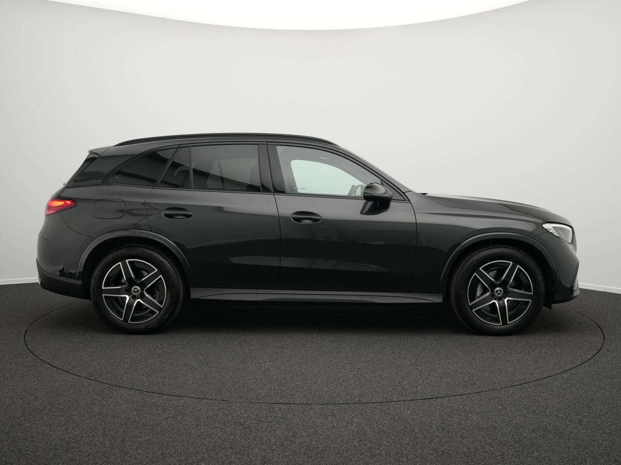 Mercedes GLC 300 d 4MATIC LED+Kamera+AHK+Night+Memo (2025) - Photo 5