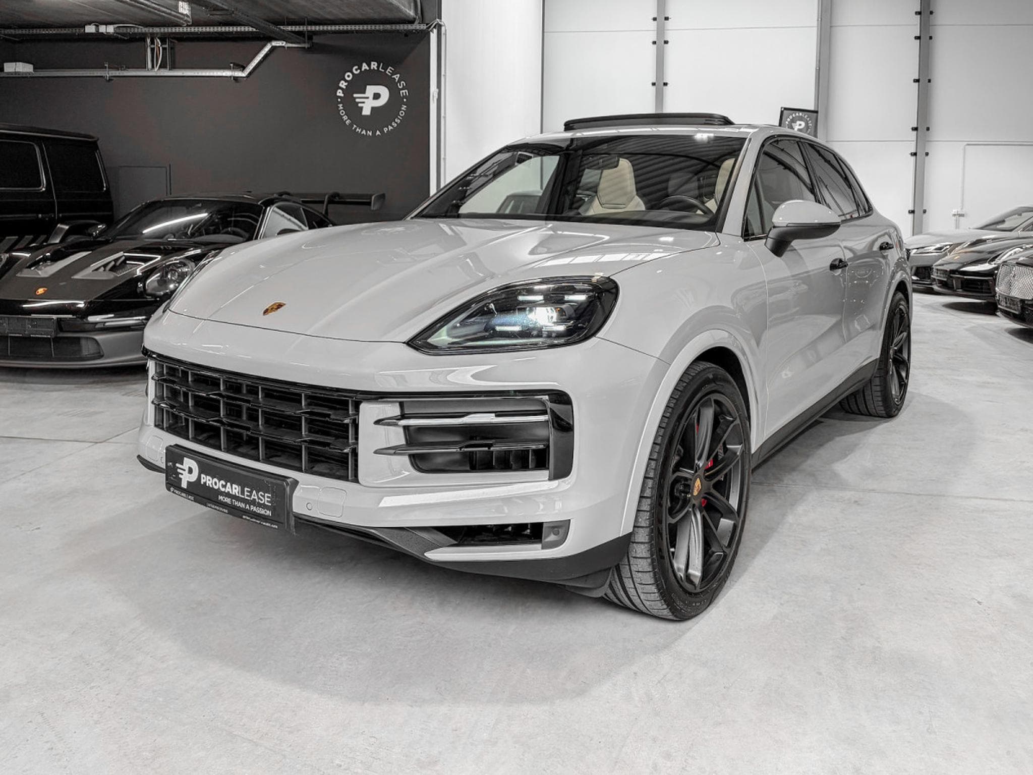 Porsche Cayenne S 4.0 441/ BI-COLOR/ CARBON/ (2023) - Foto 1
