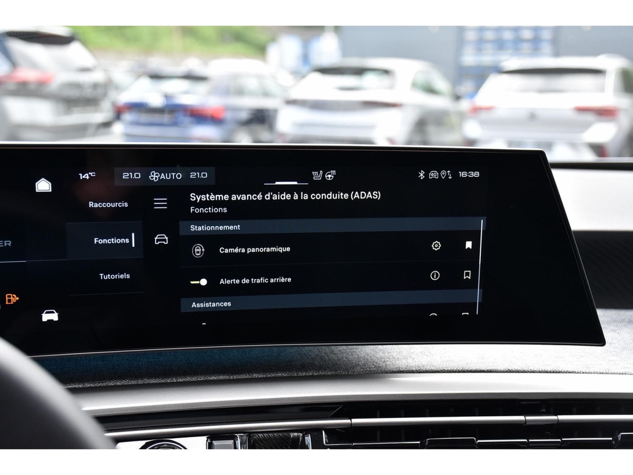 Peugeot 5008 Hybrid 145 Allure e-DCS ACC SG CHFF CAM360 NEUF (2026) - Photo 12