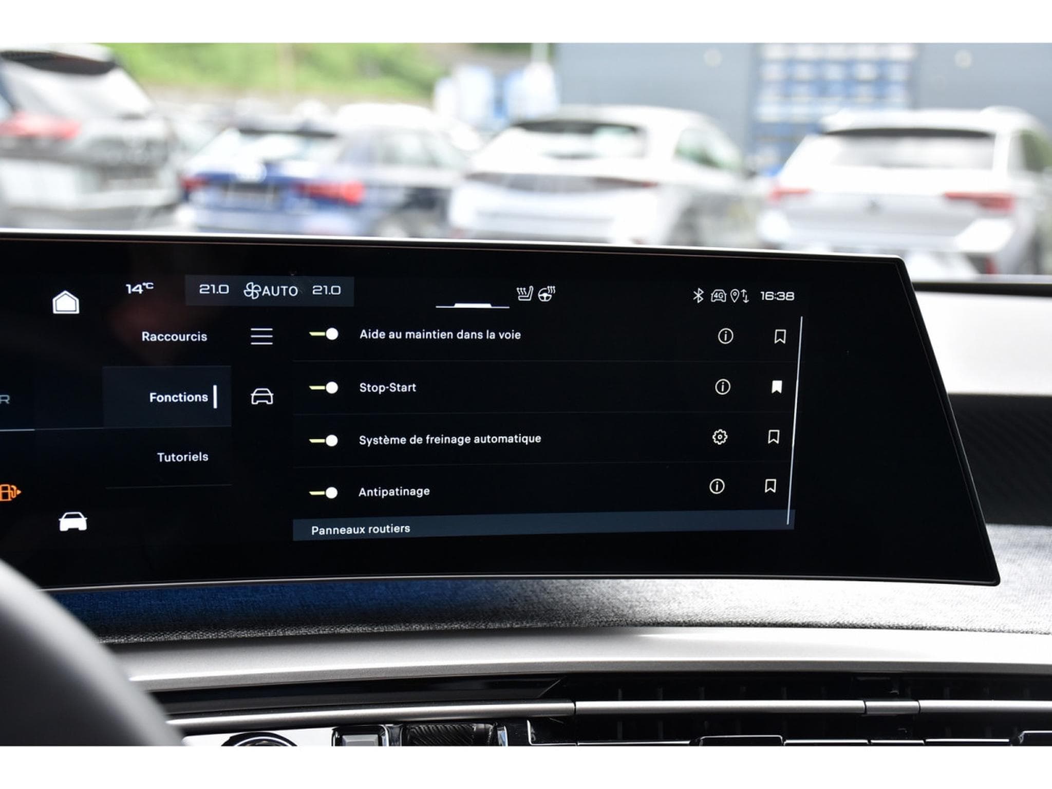 Peugeot 5008 Hybrid 145 Allure e-DCS ACC SG CHFF CAM360 NEUF (2026) - Photo 13