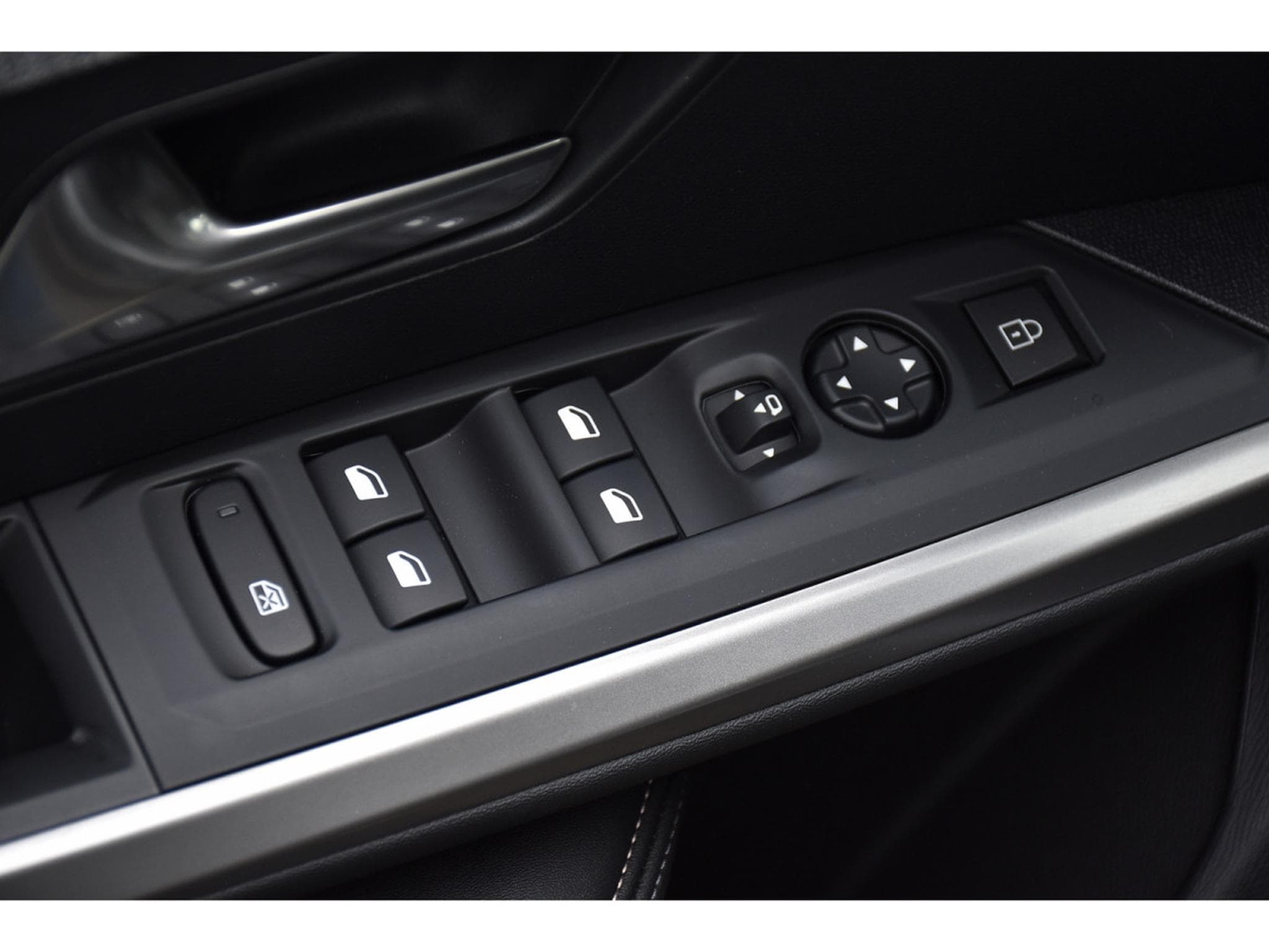 Peugeot 5008 Hybrid 145 Allure e-DCS ACC SG CHFF CAM360 NEUF (2026) - Photo 21