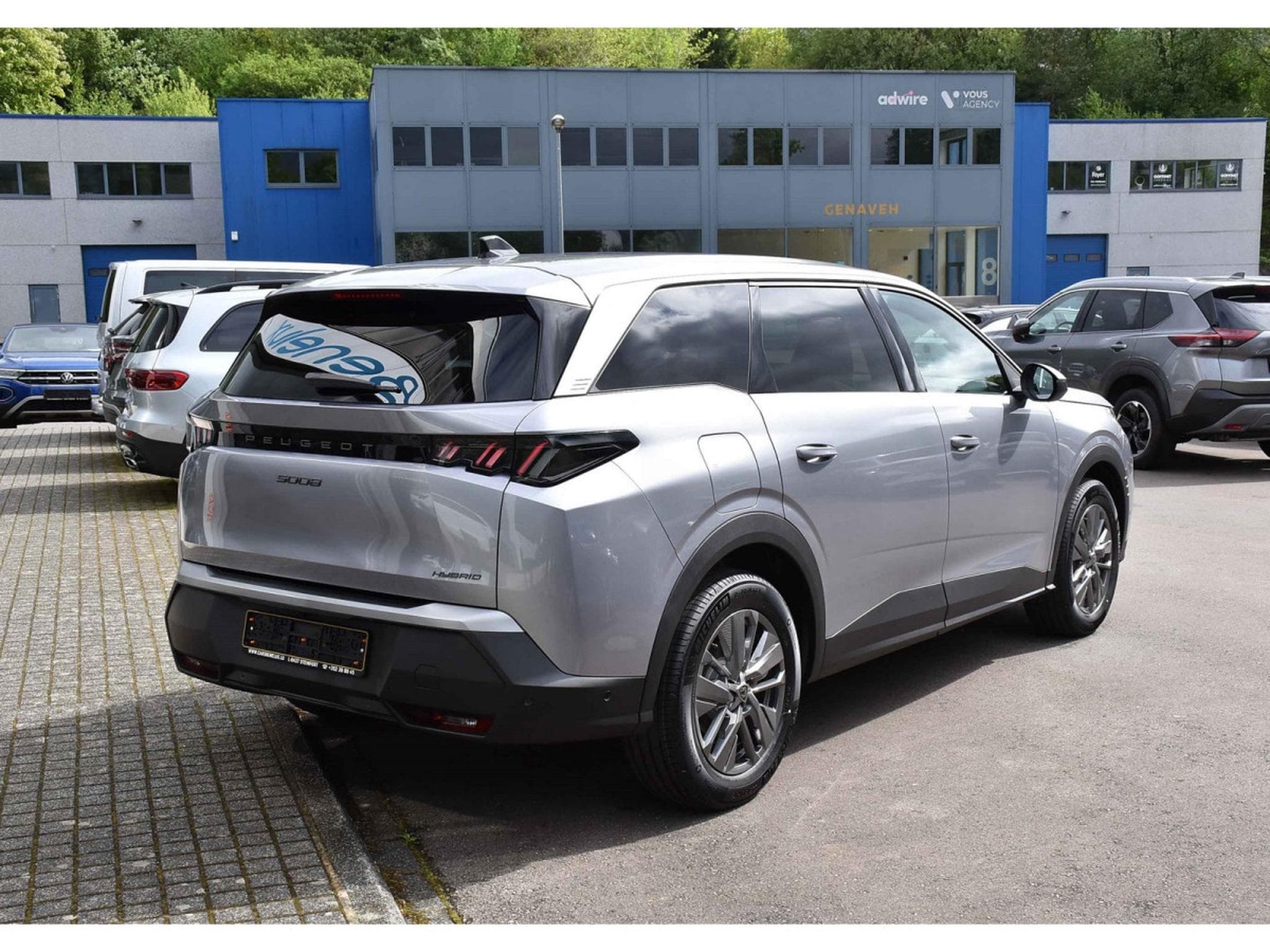 Peugeot 5008 Hybrid 145 Allure e-DCS ACC SG CHFF CAM360 NEUF (2026) - Photo 4