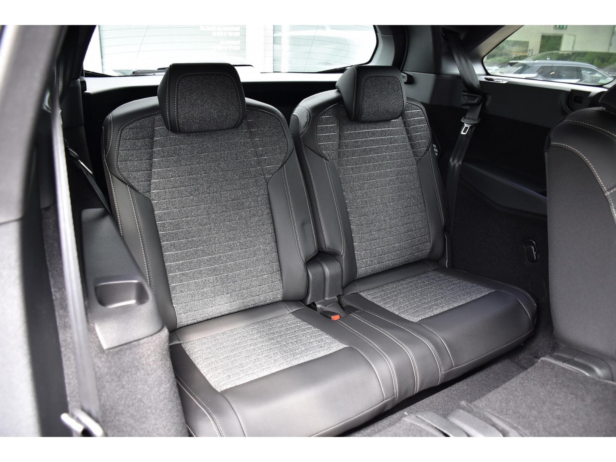 Peugeot 5008 Hybrid 145 Allure e-DCS ACC SG CHFF CAM360 NEUF (2026) - Photo 9