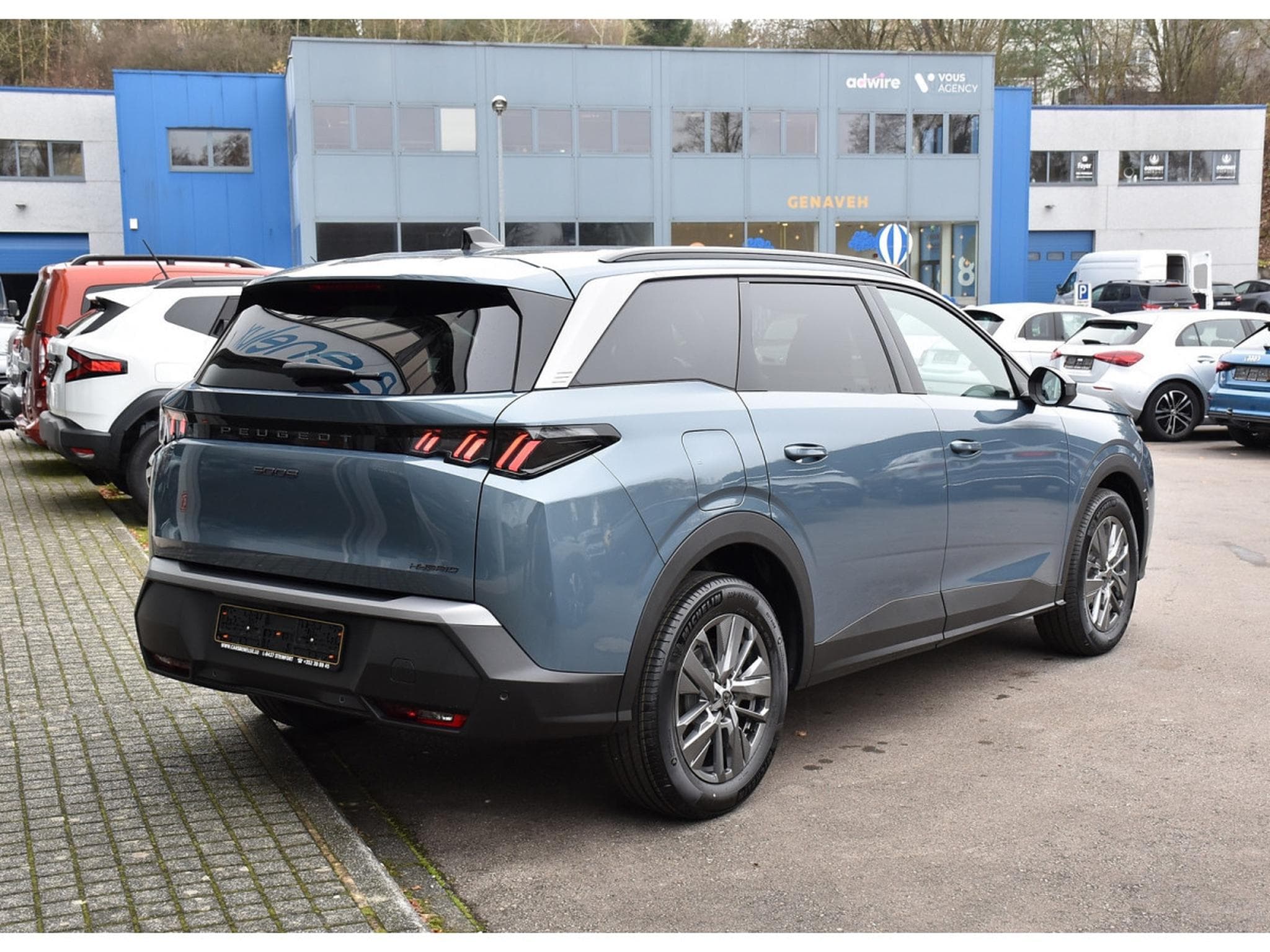 Peugeot 5008 Hybrid 145 Allure e-DCS6 REGUL GPS CAM NEUF (2025) - Photo 4