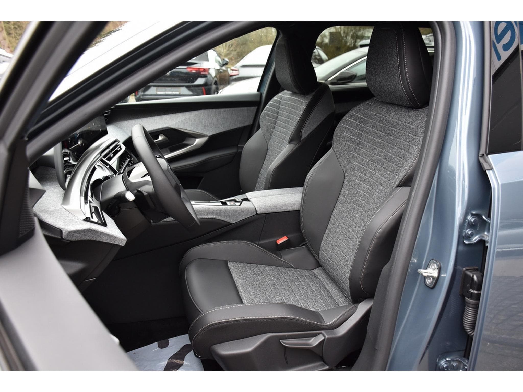Peugeot 5008 Hybrid 145 Allure e-DCS6 REGUL GPS CAM NEUF (2025) - Photo 6