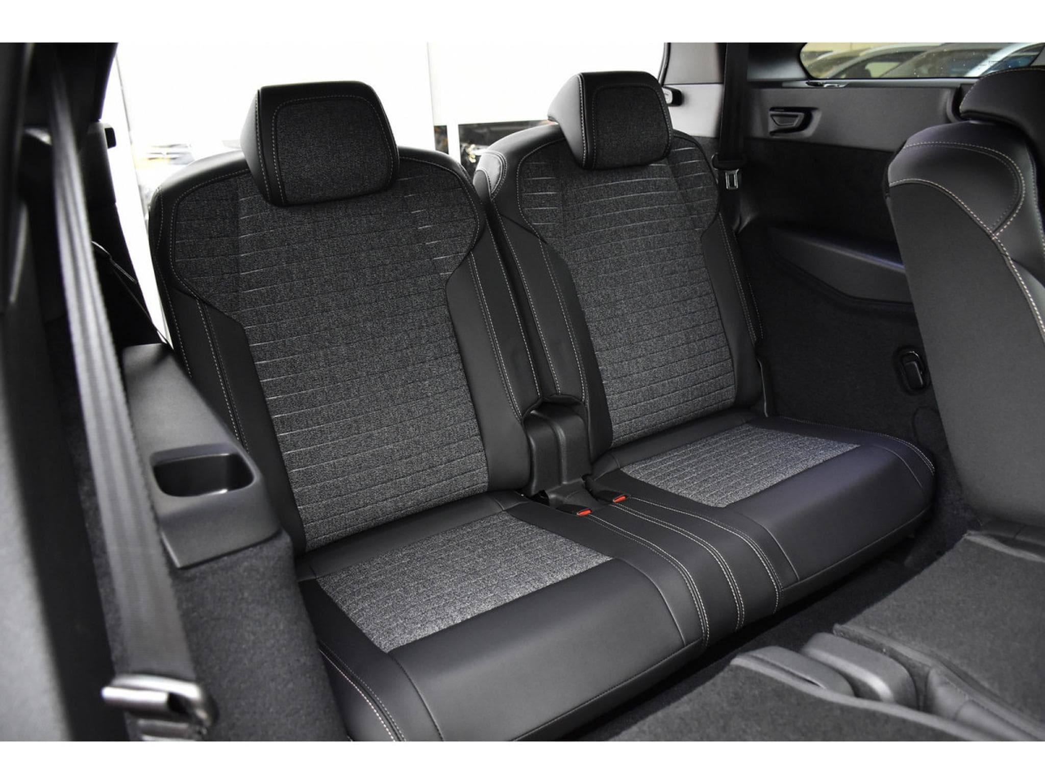 Peugeot 5008 Hybrid 145 Allure e-DCS6 REGUL GPS CAM NEUF (2025) - Photo 9