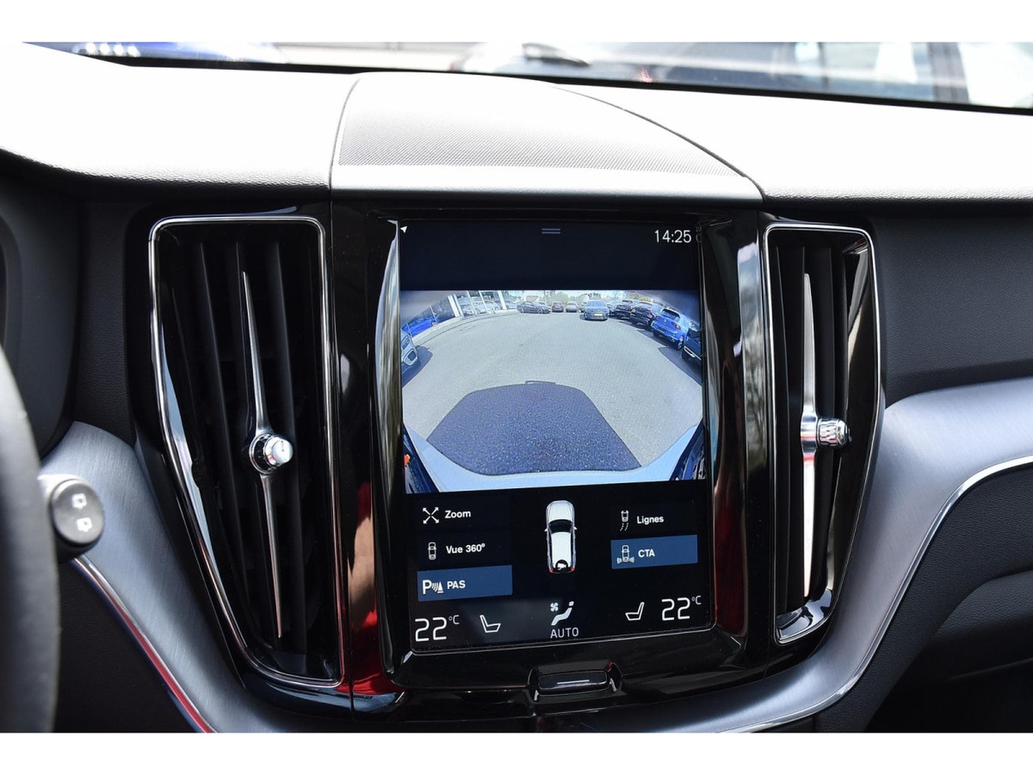 Volvo XC60 2.0 T5 Momentum Geartronic MEMO PANO BLIS CAM360 1° MAIN (2019) - Photo 16