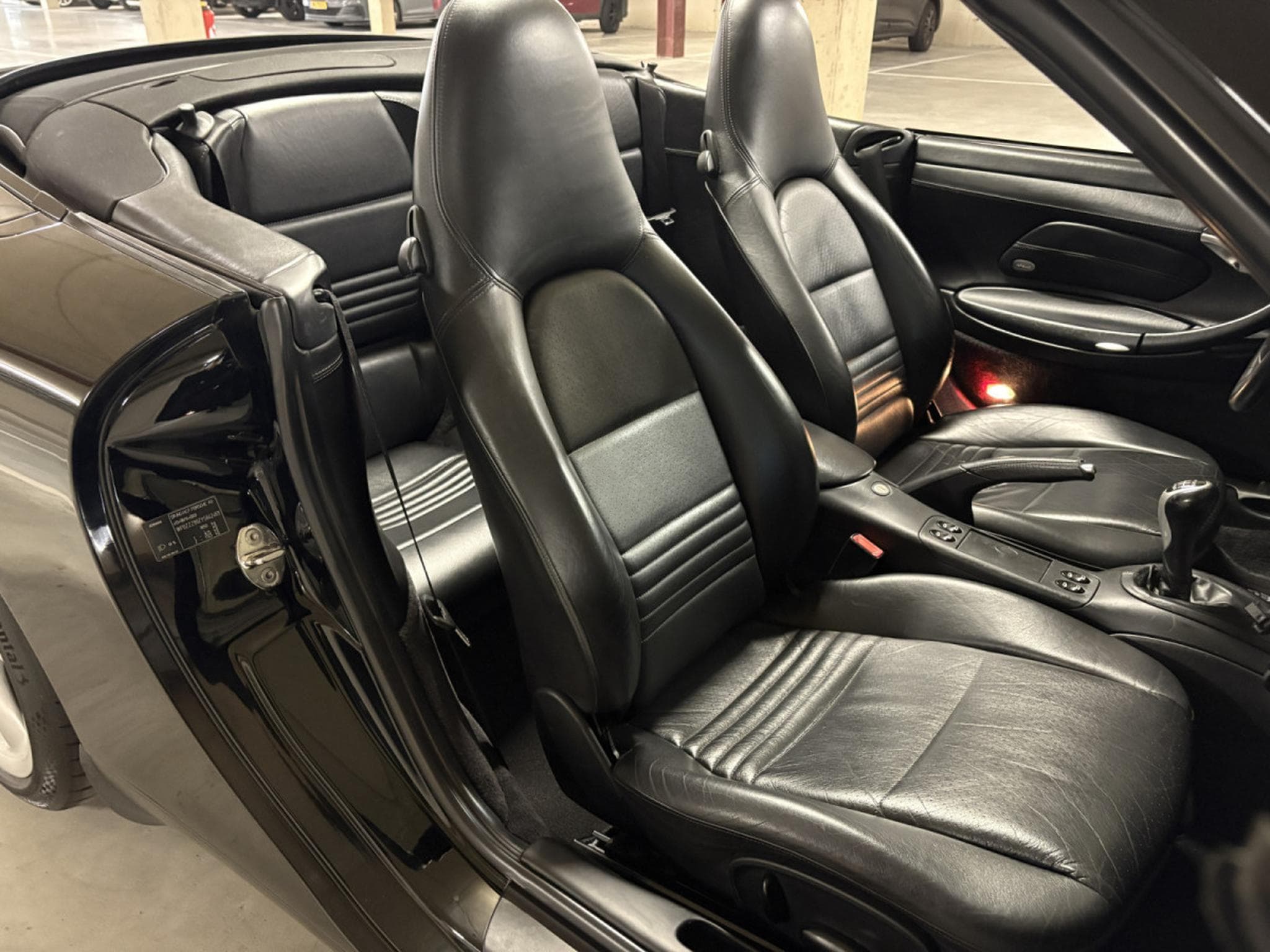 Porsche 911 CARRERA 4 CABRIOLET 3.4 FLAT6 / BVM (2000) - Foto 25