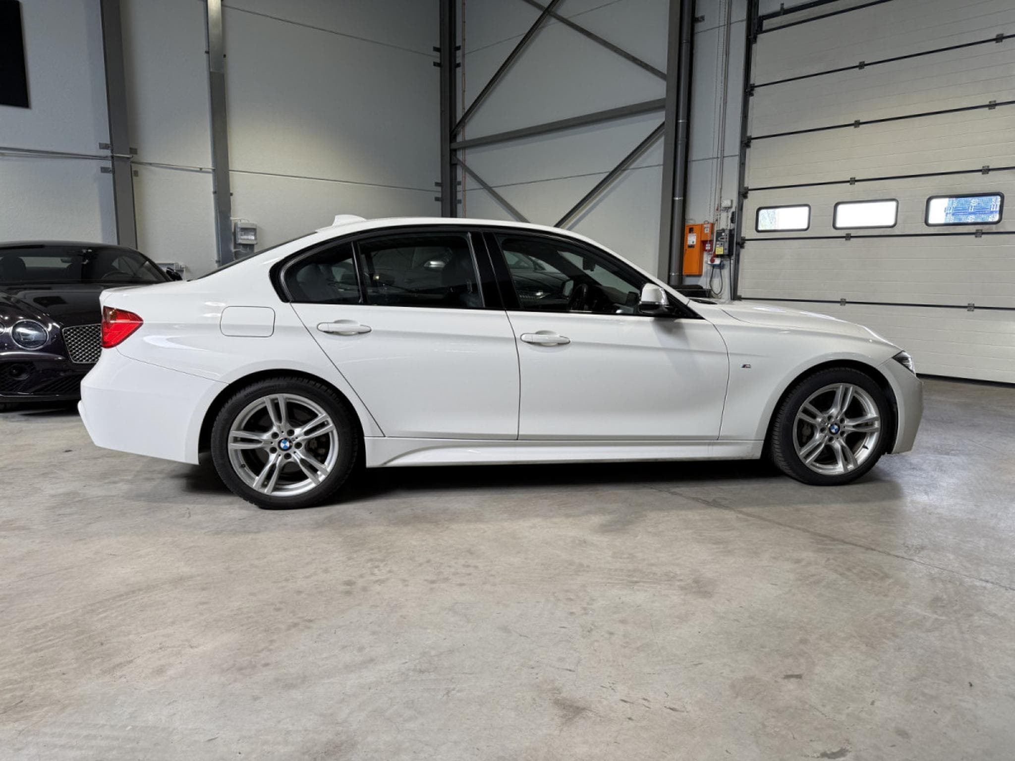 BMW 335 335 i/Active Hybrid /Sport-Paket M/Camera/Bi Xénon/Cuir/ (2015) - Foto 11
