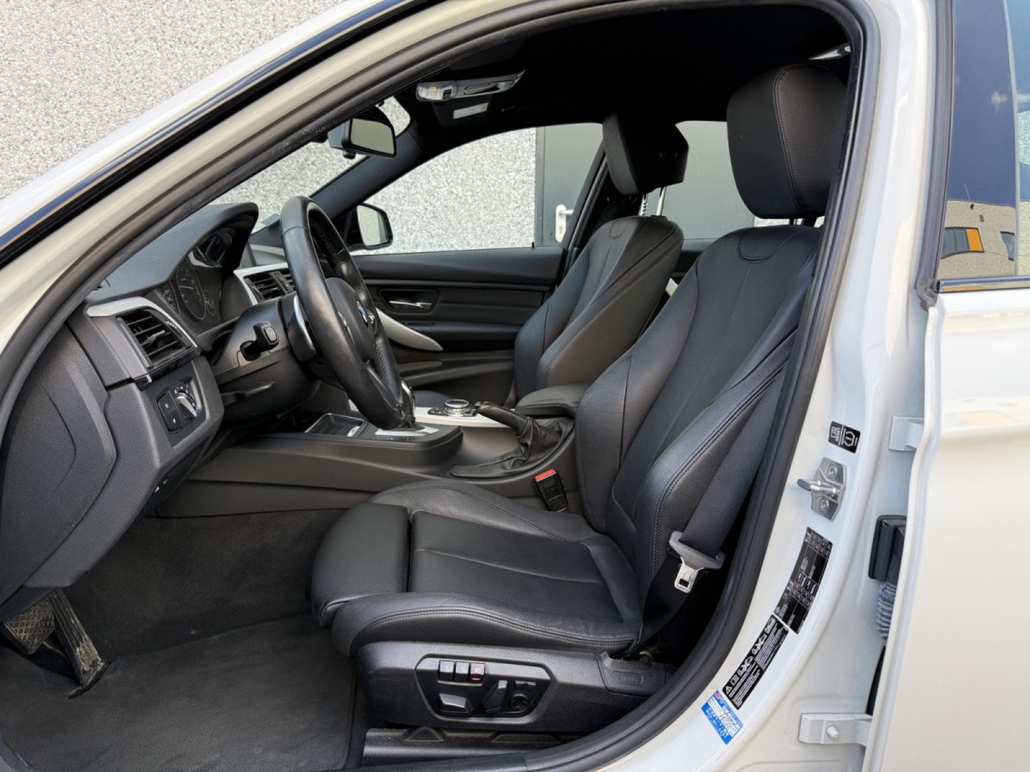 BMW 335 335 i/Active Hybrid /Sport-Paket M/Camera/Bi Xénon/Cuir/ (2015) - Foto 12