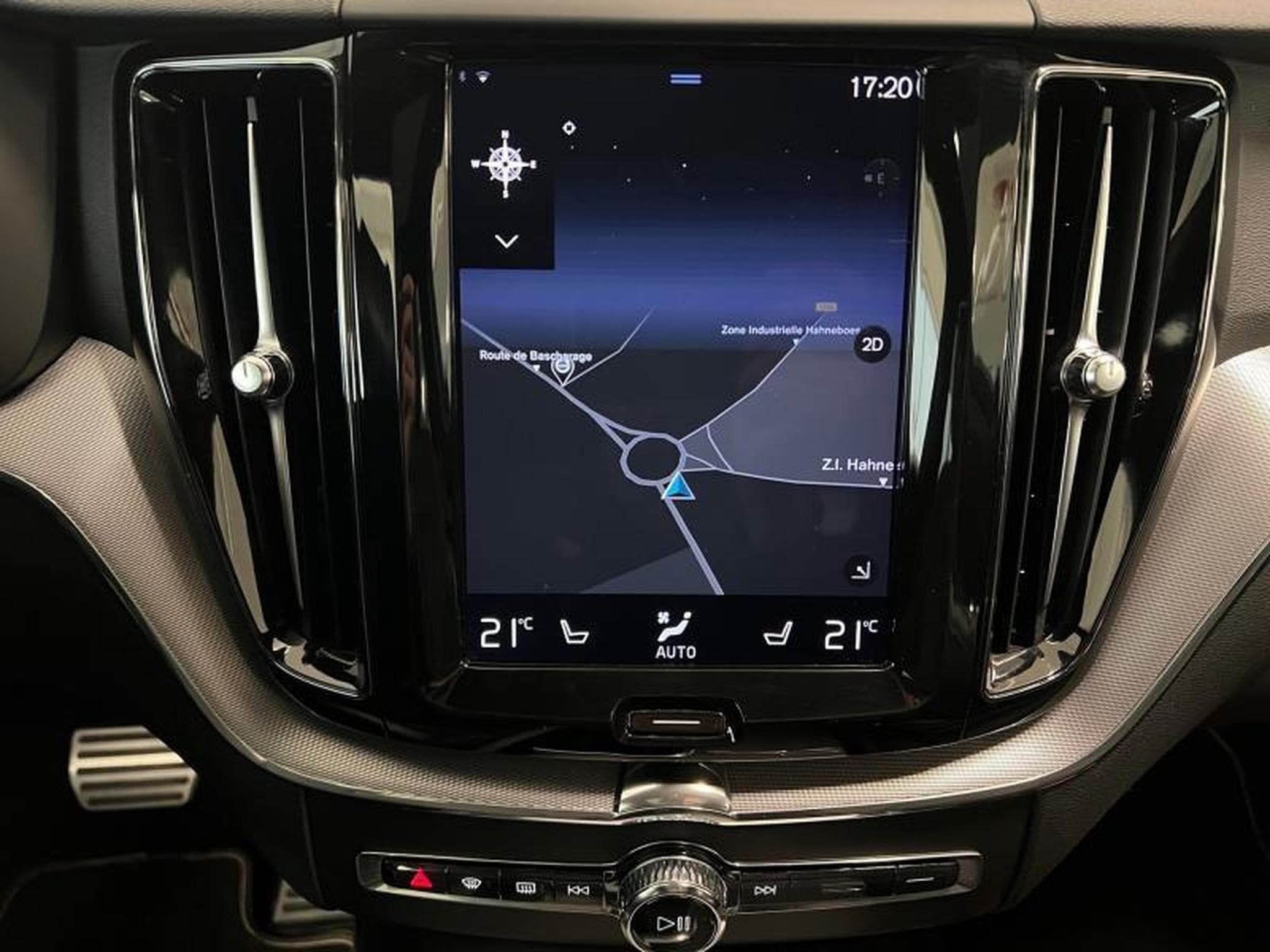 Volvo XC60 R-Design (2021) - Photo 10