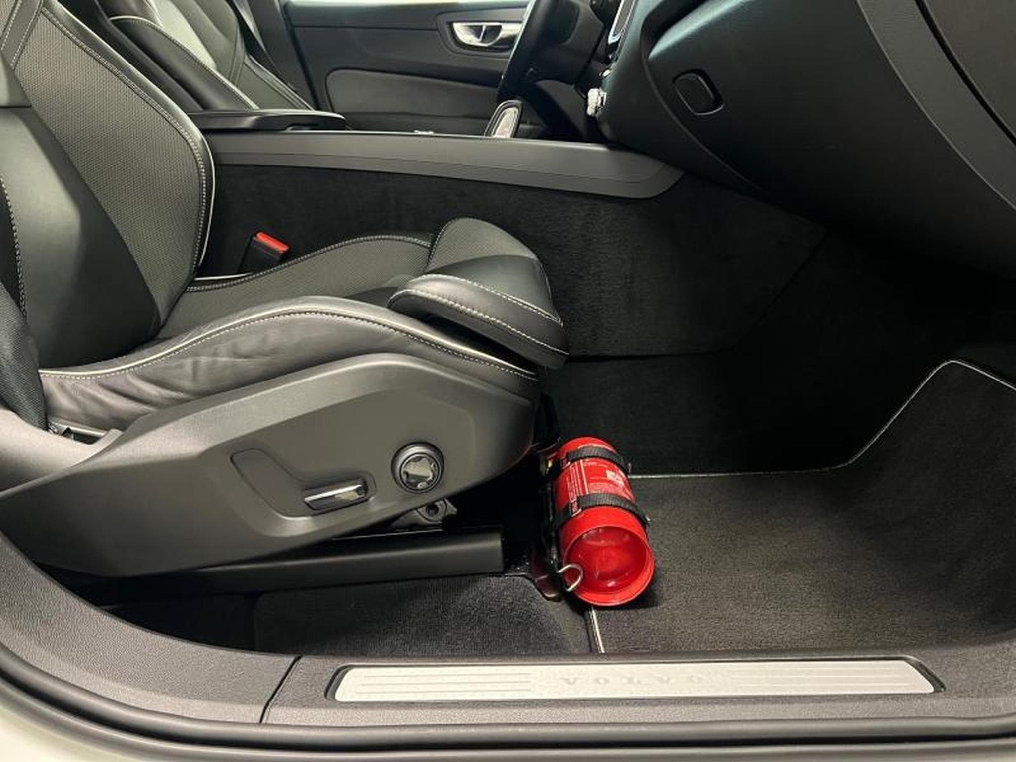 Volvo XC60 R-Design (2021) - Photo 15