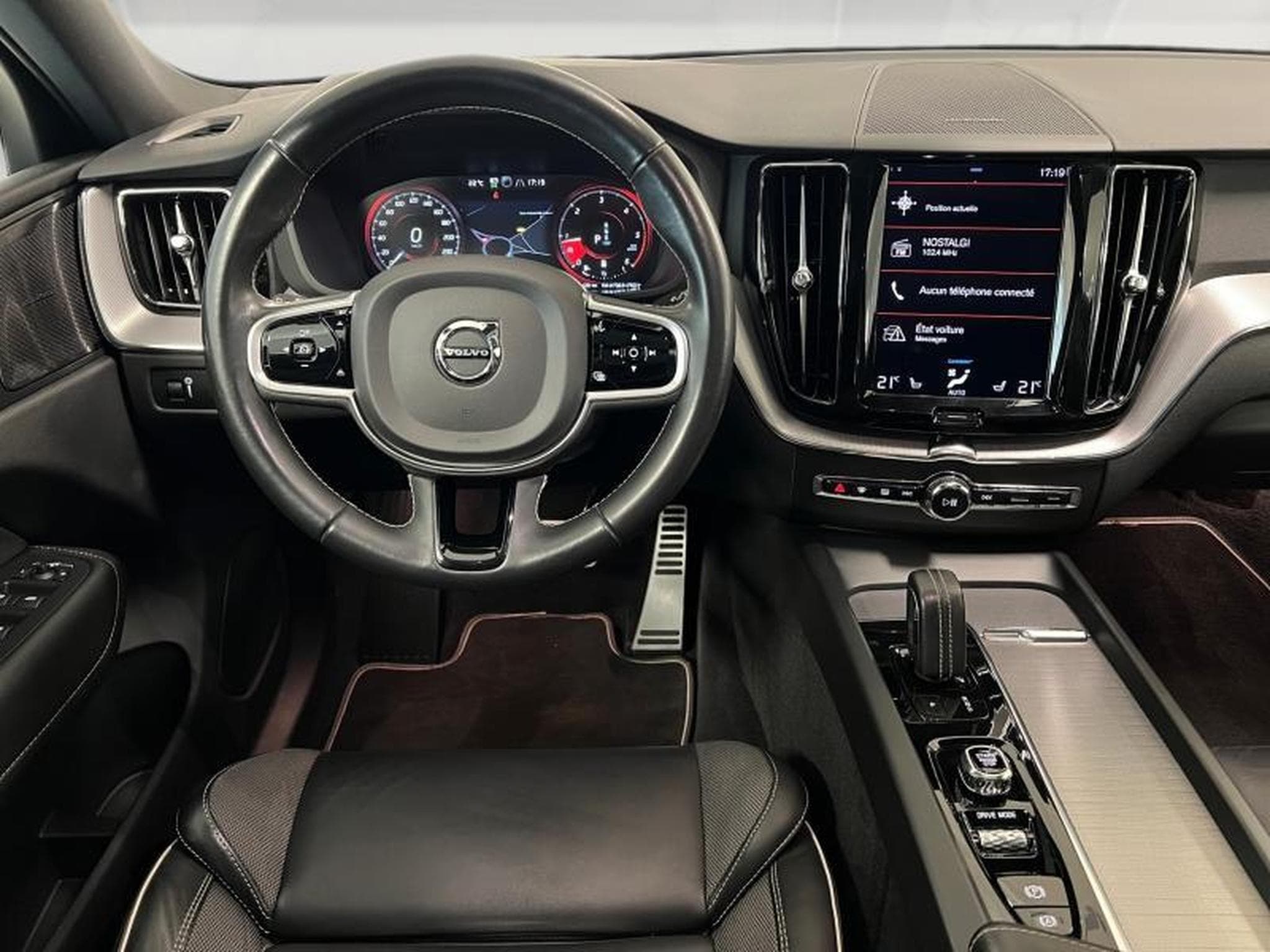 Volvo XC60 R-Design (2021) - Photo 18