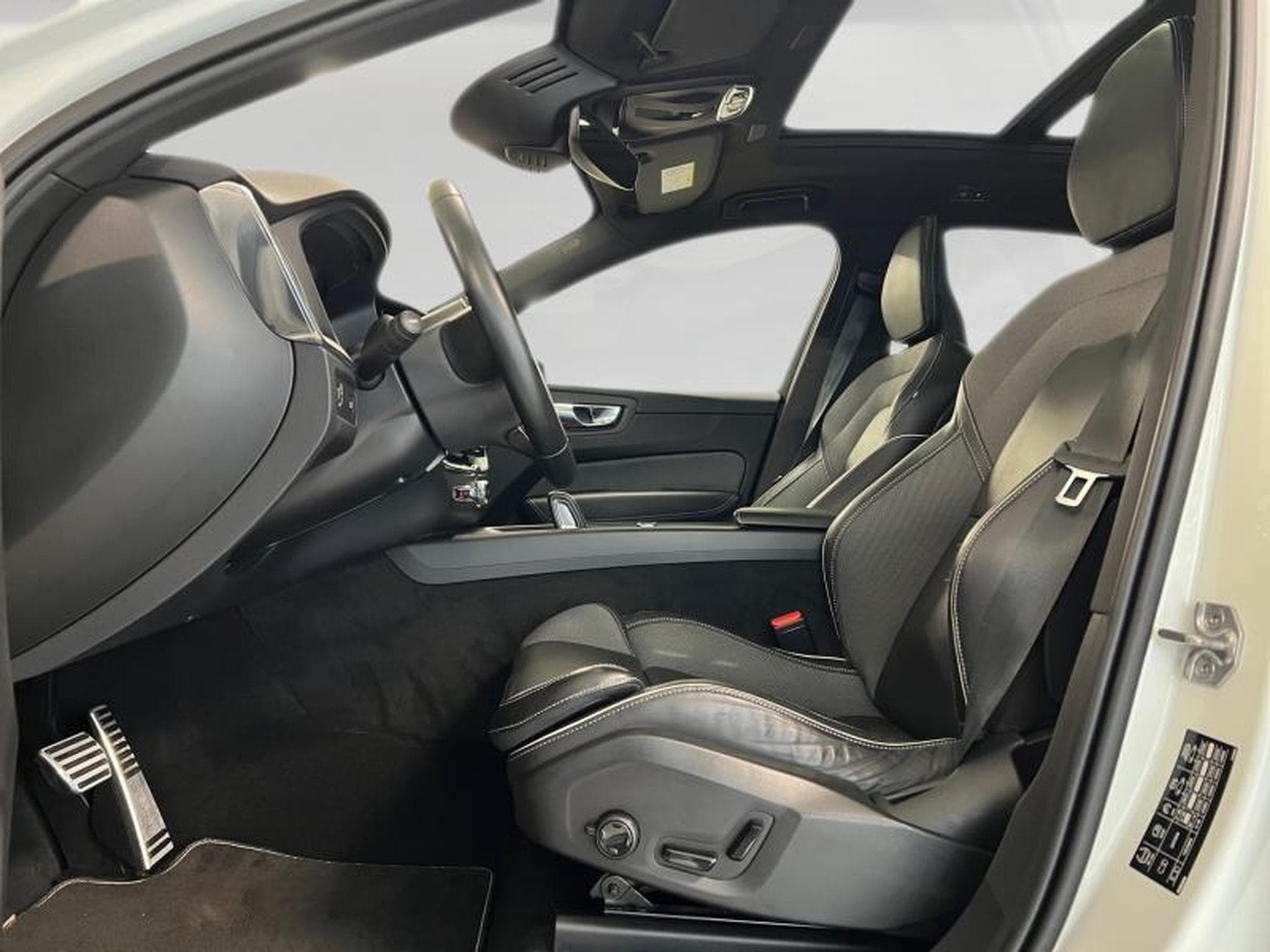 Volvo XC60 R-Design (2021) - Photo 9