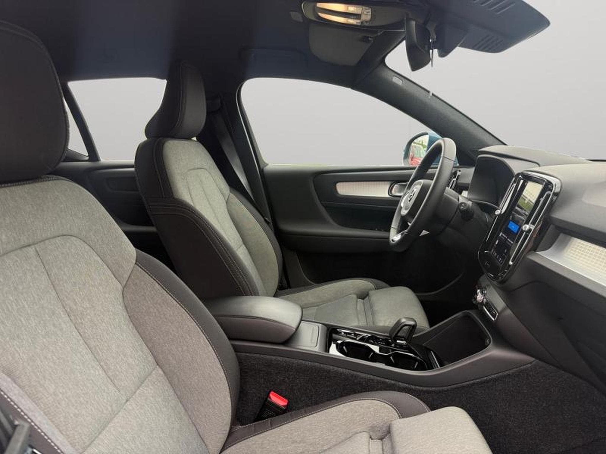 Volvo XC40 B3 Plus Bright Mild Hybrid (2022) - Foto 15