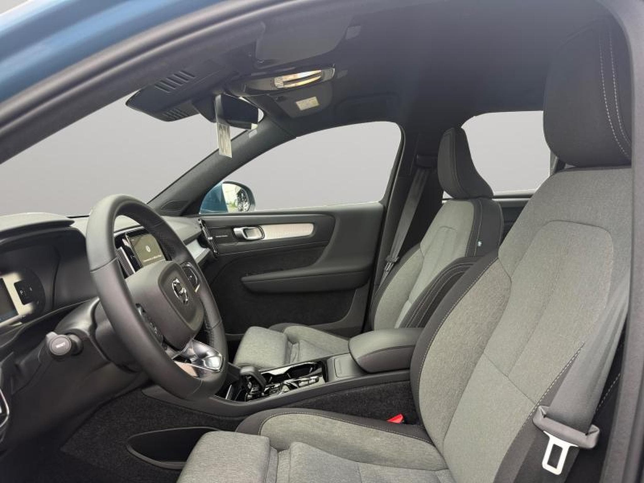 Volvo XC40 B3 Plus Bright Mild Hybrid (2022) - Foto 9
