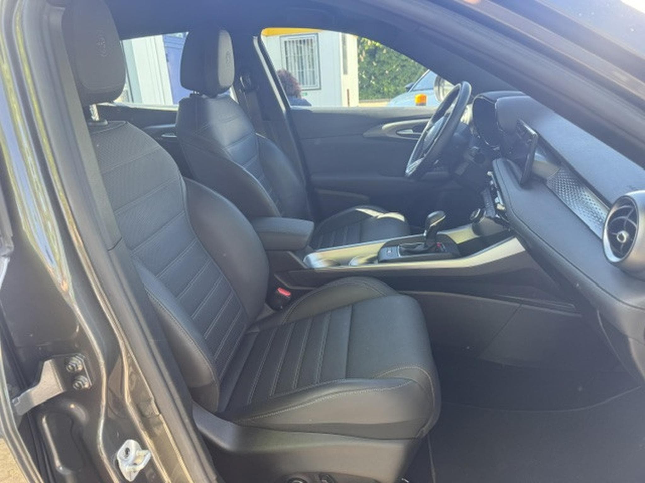 Alfa-Romeo Tonale ALFA ROMEO TONALE LEDER LED HARMANN KARDON NAVI 360 KAMERA (2023) - Photo 3