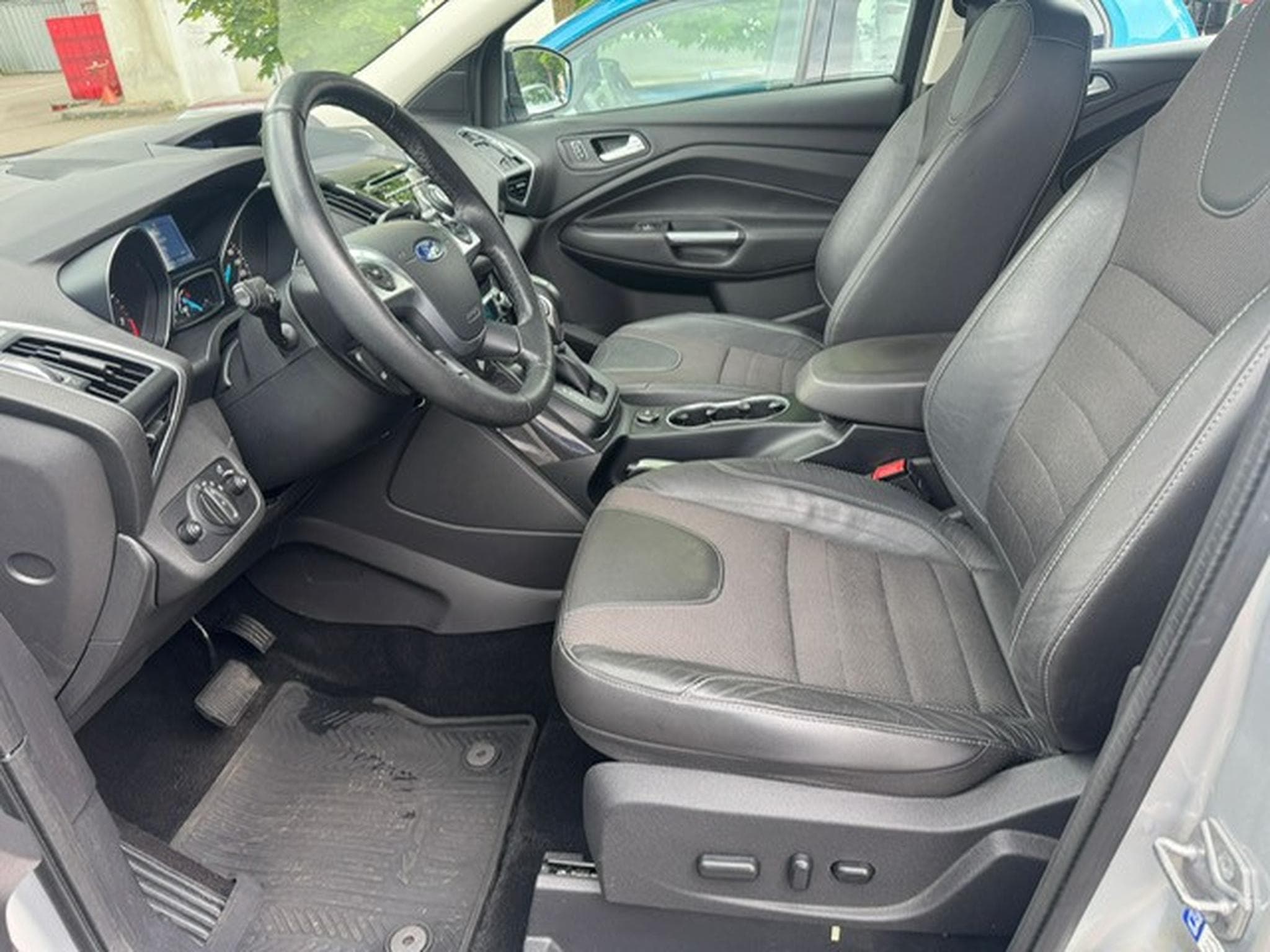 Ford Kuga FORD KUGA TITANIUM 4X4 BII XENON LEDER AUTOMATIK LANE NAVI K (2015) - Photo 11