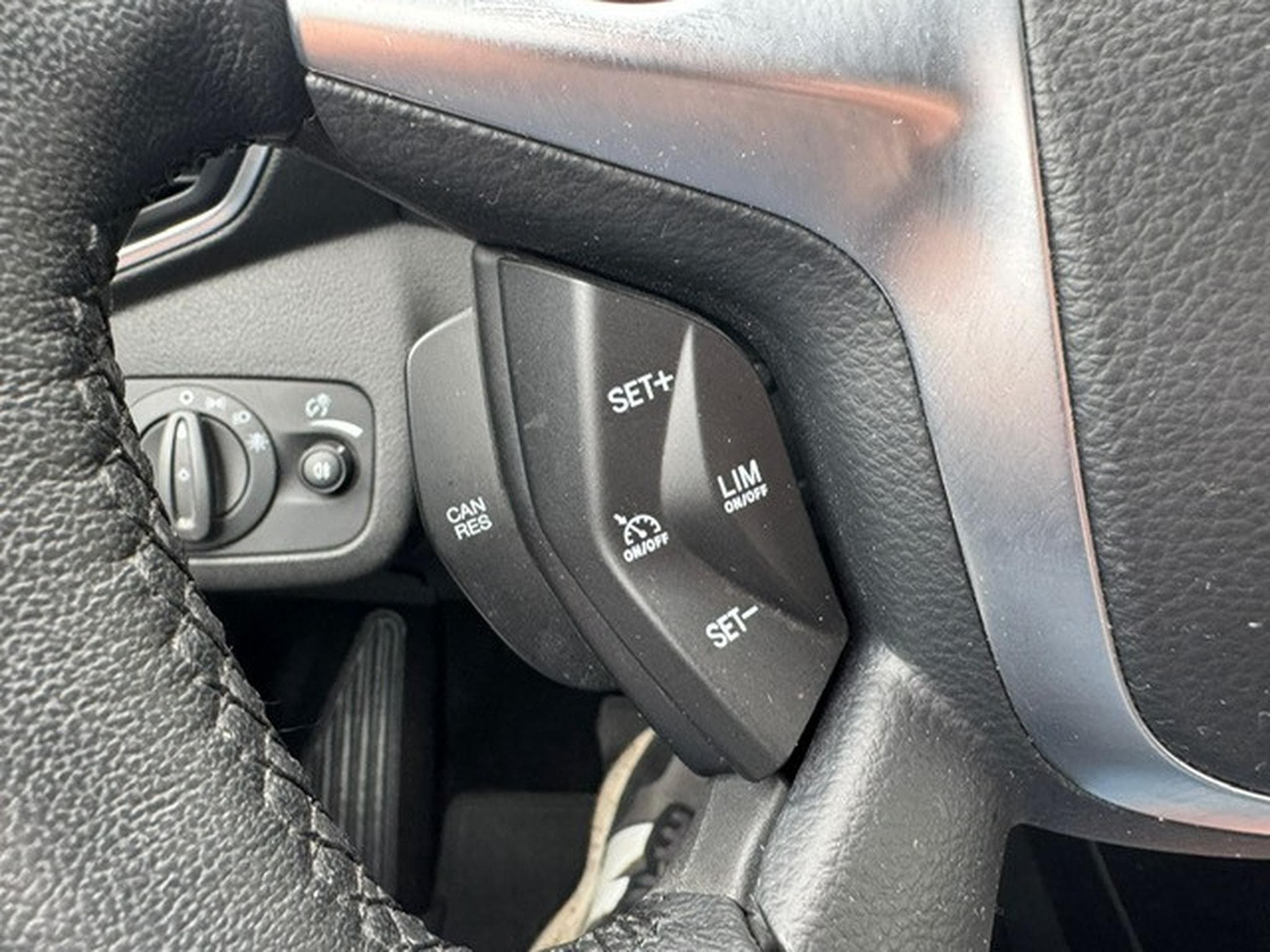 Ford Kuga FORD KUGA TITANIUM 4X4 BII XENON LEDER AUTOMATIK LANE NAVI K (2015) - Photo 18