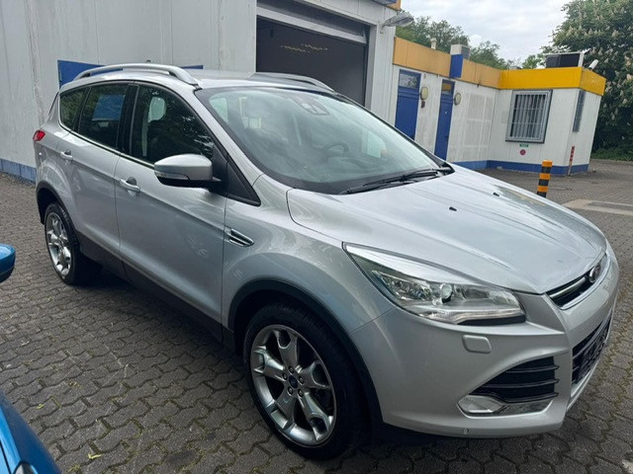 Ford Kuga FORD KUGA TITANIUM 4X4 BII XENON LEDER AUTOMATIK LANE NAVI K (2015) - Photo 2