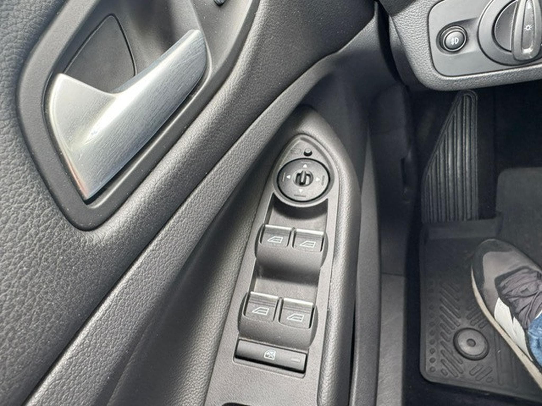 Ford Kuga FORD KUGA TITANIUM 4X4 BII XENON LEDER AUTOMATIK LANE NAVI K (2015) - Photo 20