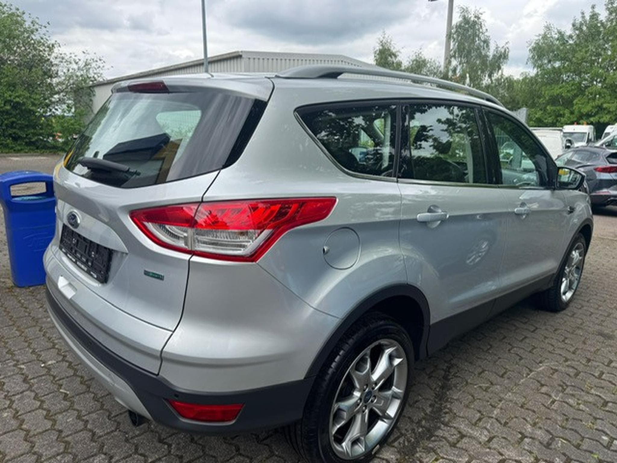 Ford Kuga FORD KUGA TITANIUM 4X4 BII XENON LEDER AUTOMATIK LANE NAVI K (2015) - Photo 6