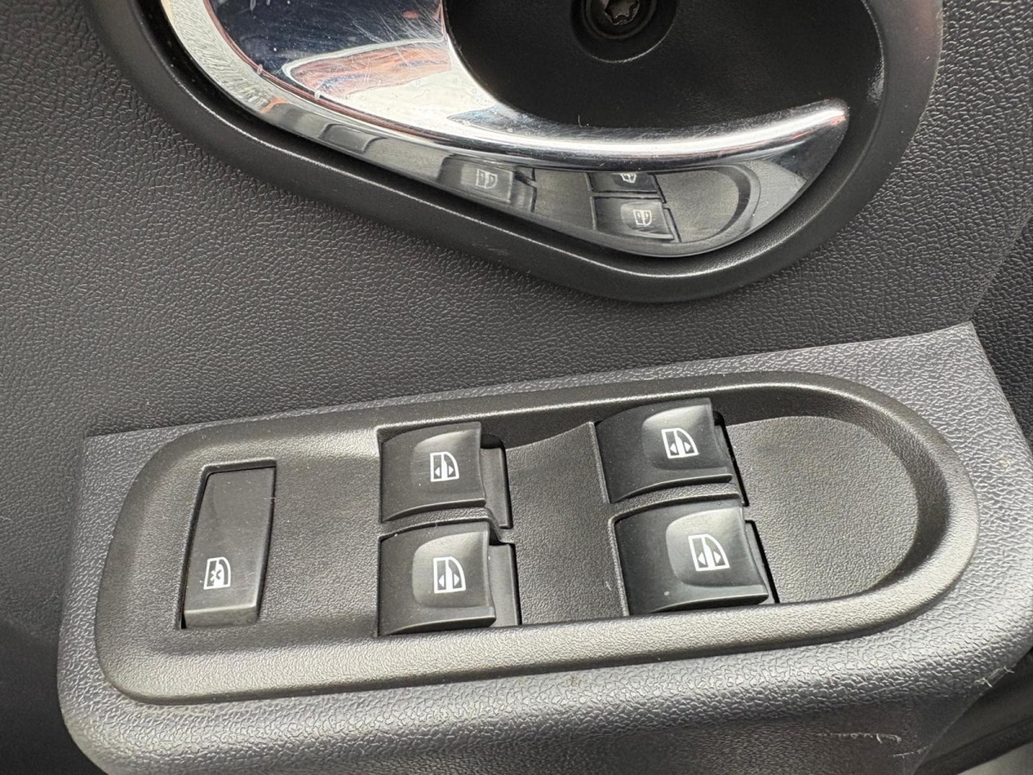 Dacia Duster 1.5 DCI 110 4X4 (2014) - Photo 11
