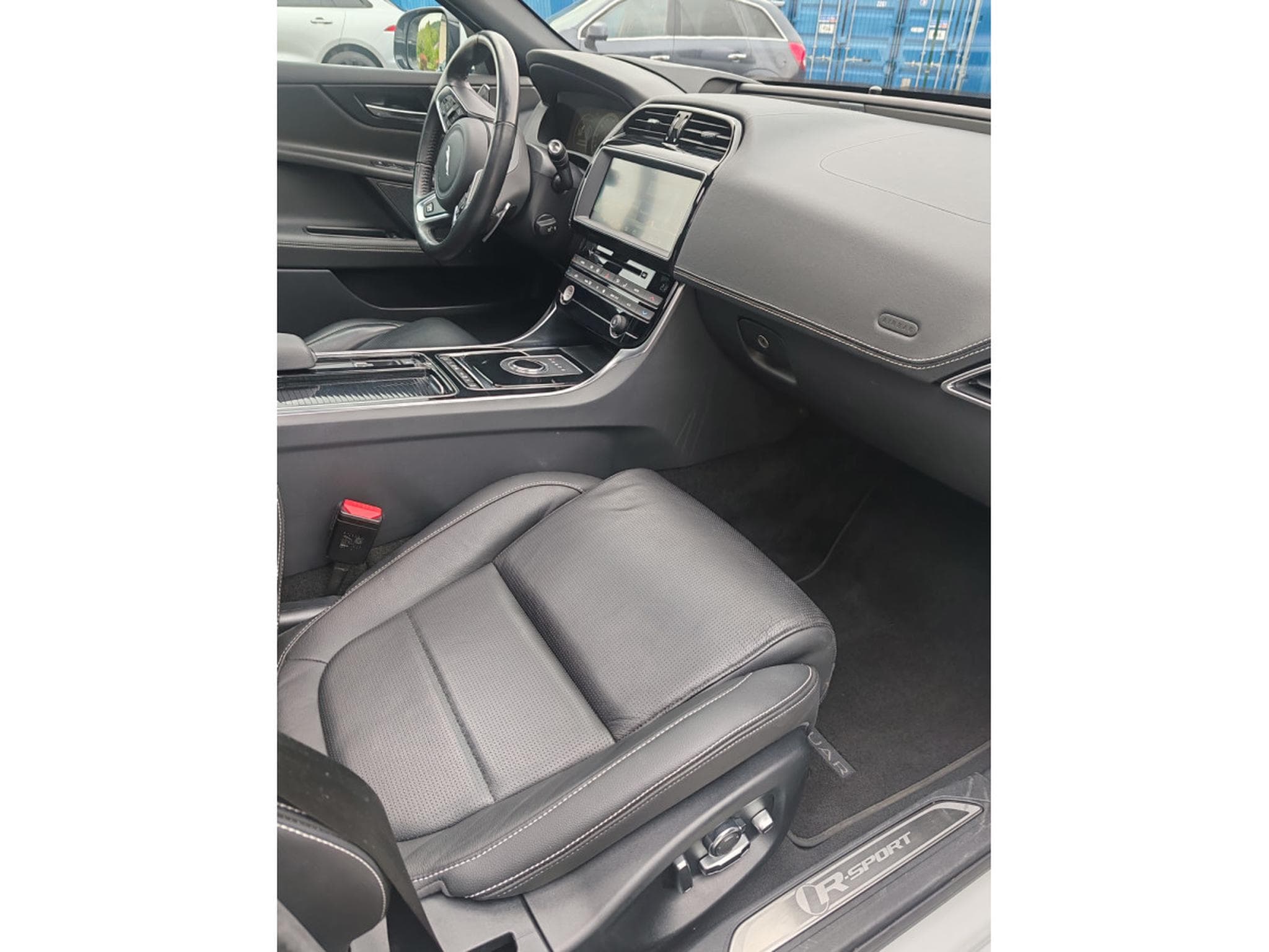 Jaguar XE JAGUAR XE 30T 300CV R-SPORT AWD (2018) - Photo 5