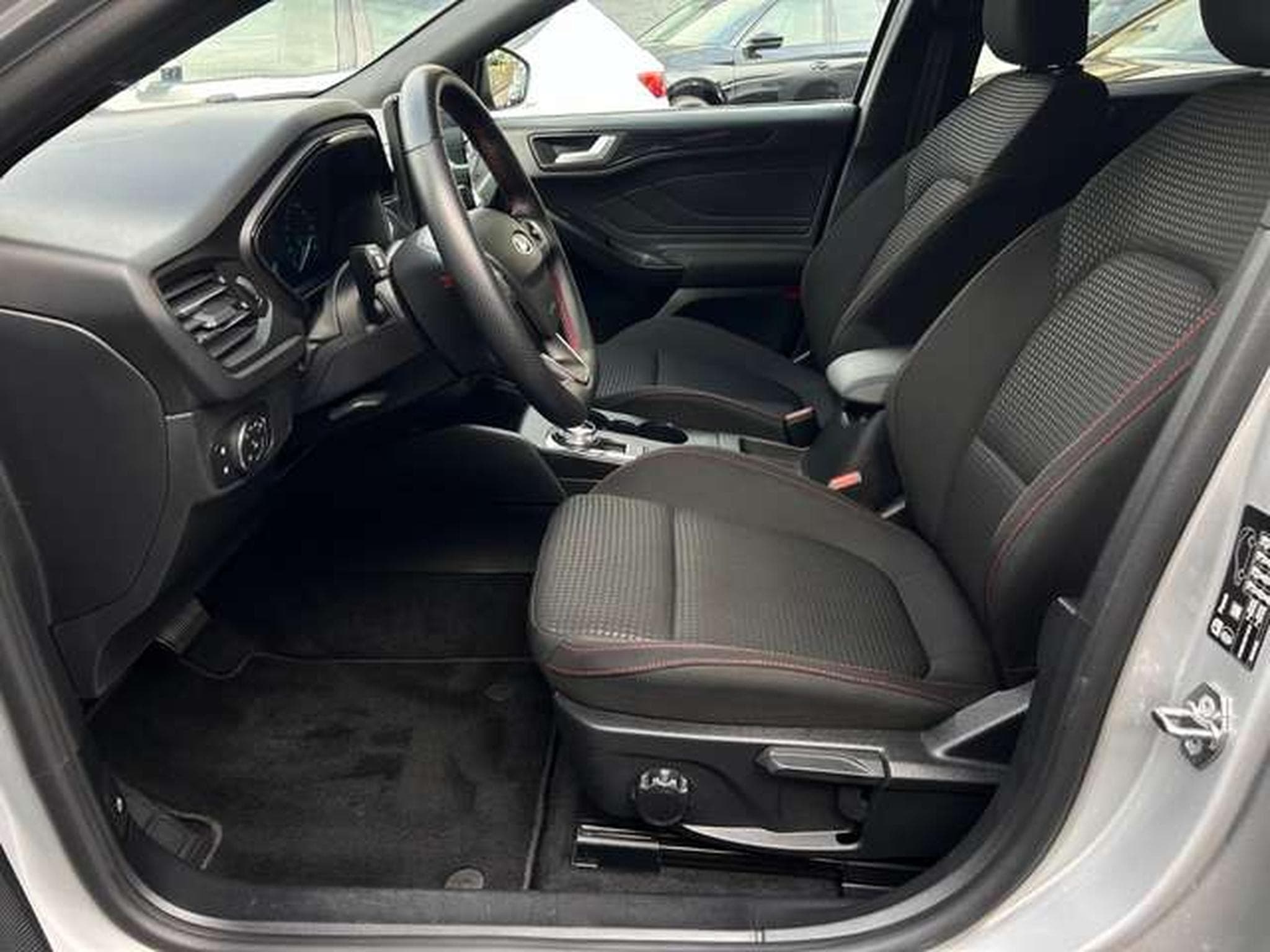 Ford Focus 1.5  115 ST-LINE X (2025) - Photo 13