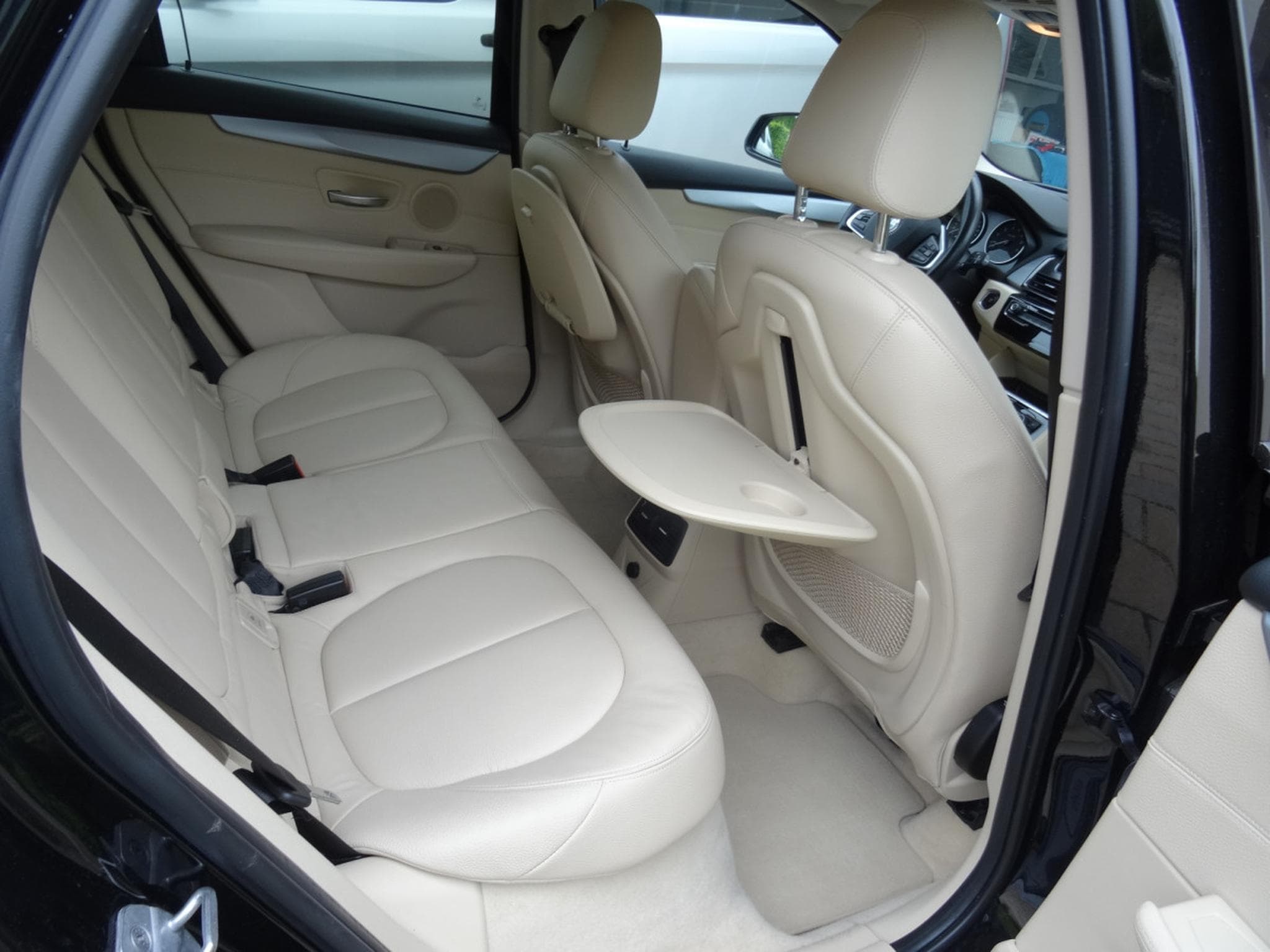 BMW 225 XE IPERFORMAN (2017) - Photo 6