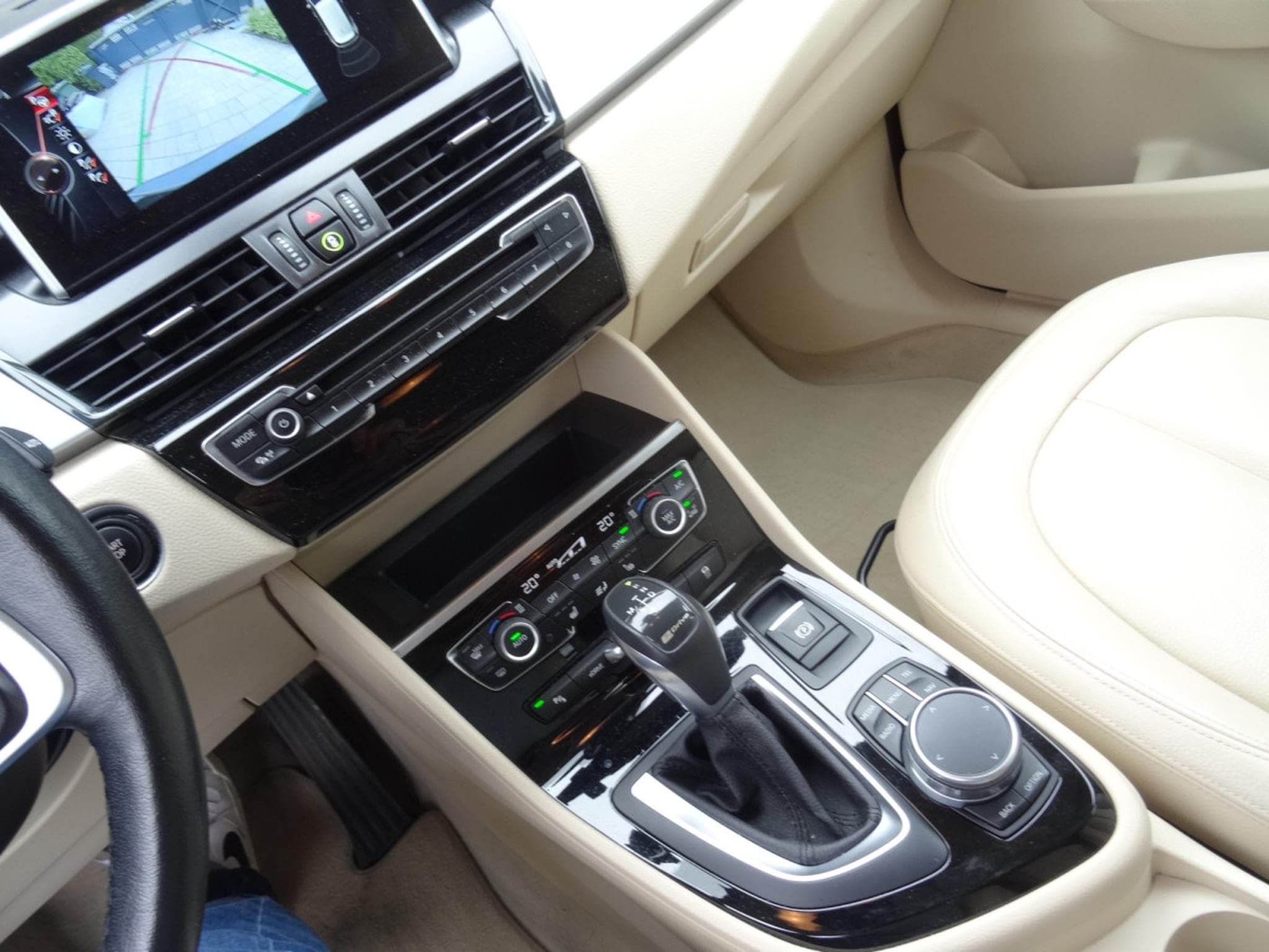 BMW 225 XE IPERFORMAN (2017) - Photo 8