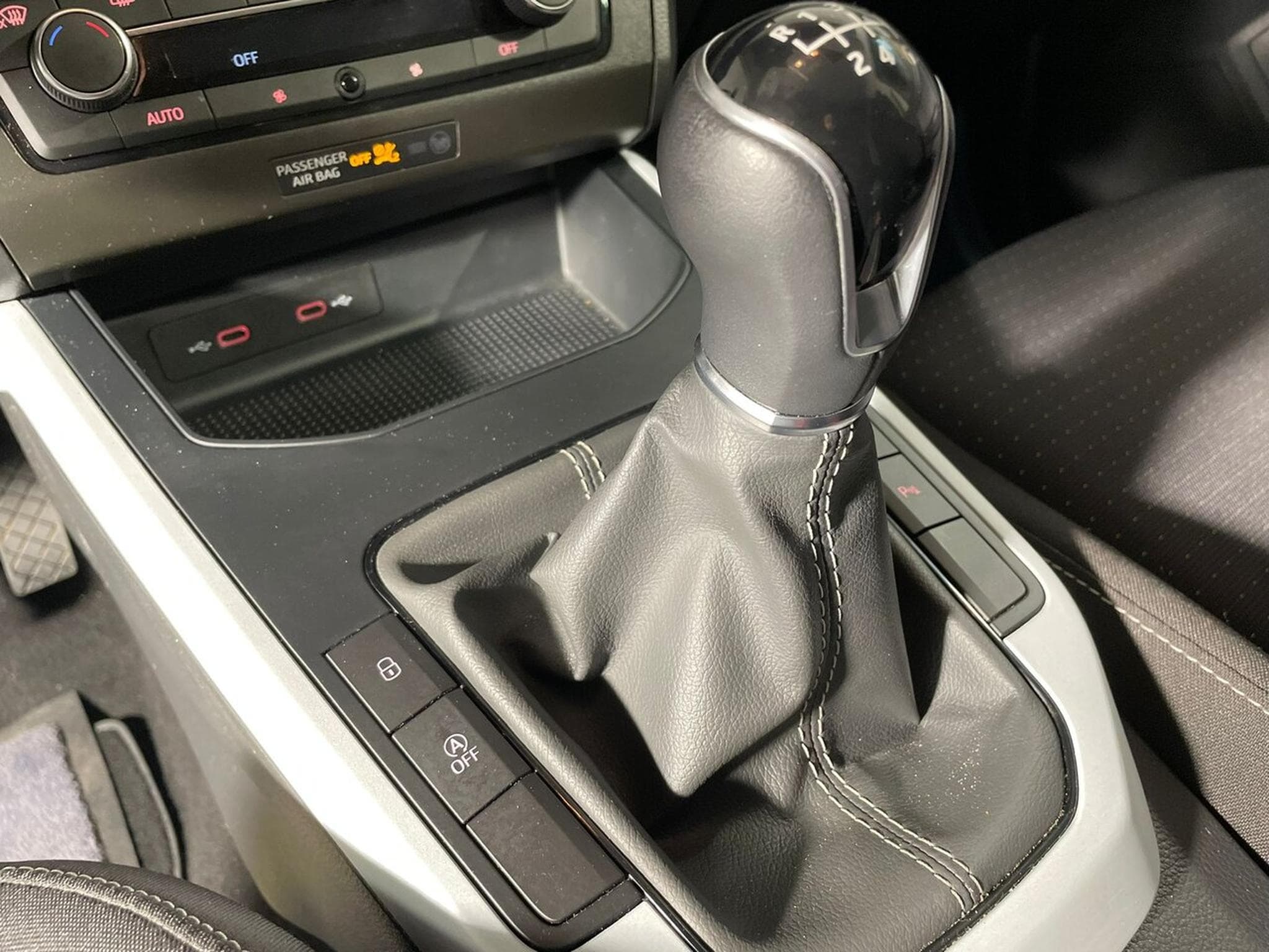 Seat Arona 1.0 TSI 110 MOVE CARPLAY (2022) - Photo 8