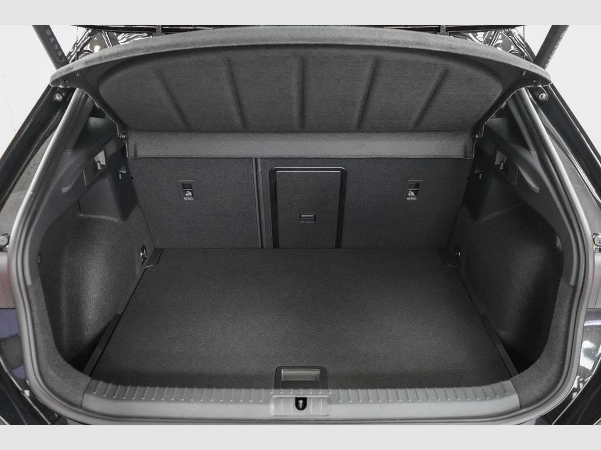 Cupra Formentor 1,5 eTSI DSG (2025) - Photo 18