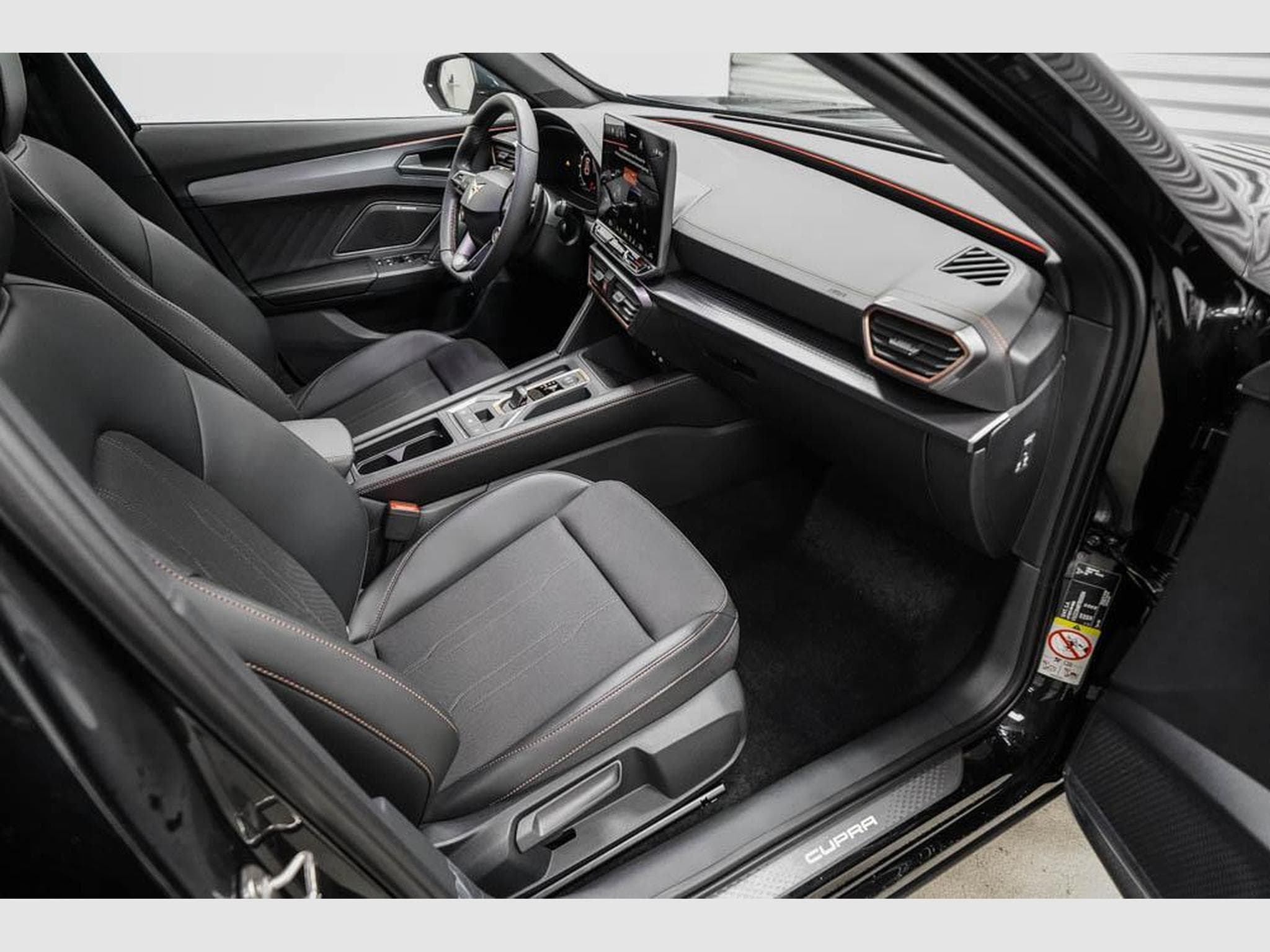 Cupra Formentor 1,5 eTSI DSG (2025) - Photo 21