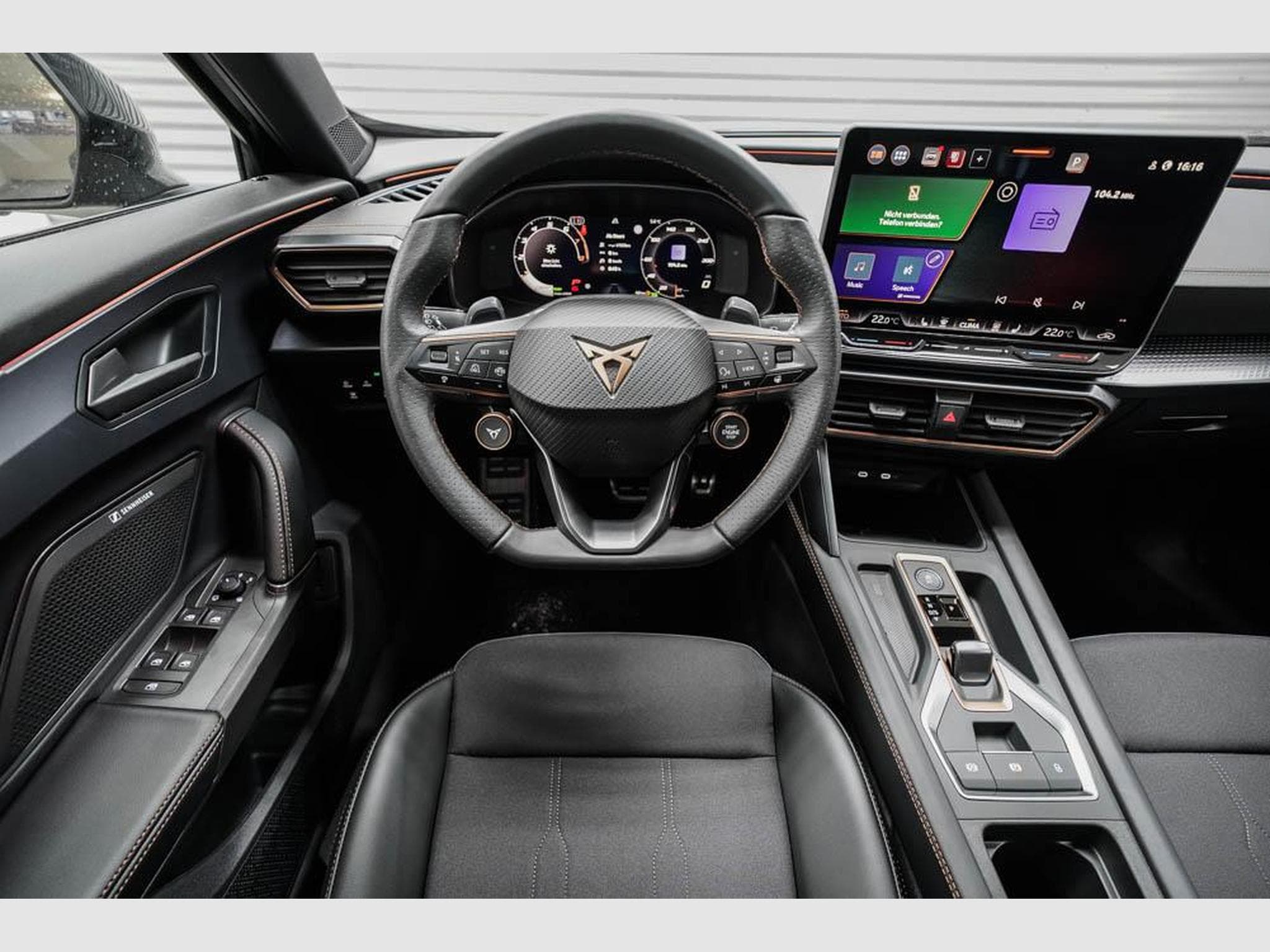 Cupra Formentor 1,5 eTSI DSG (2025) - Photo 7