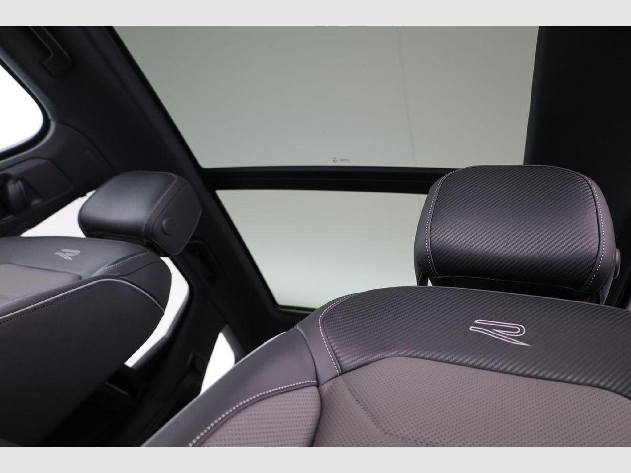 VW Touareg 3.0 TDI 210 kW 4Motion R-Line (2025) - Photo 11