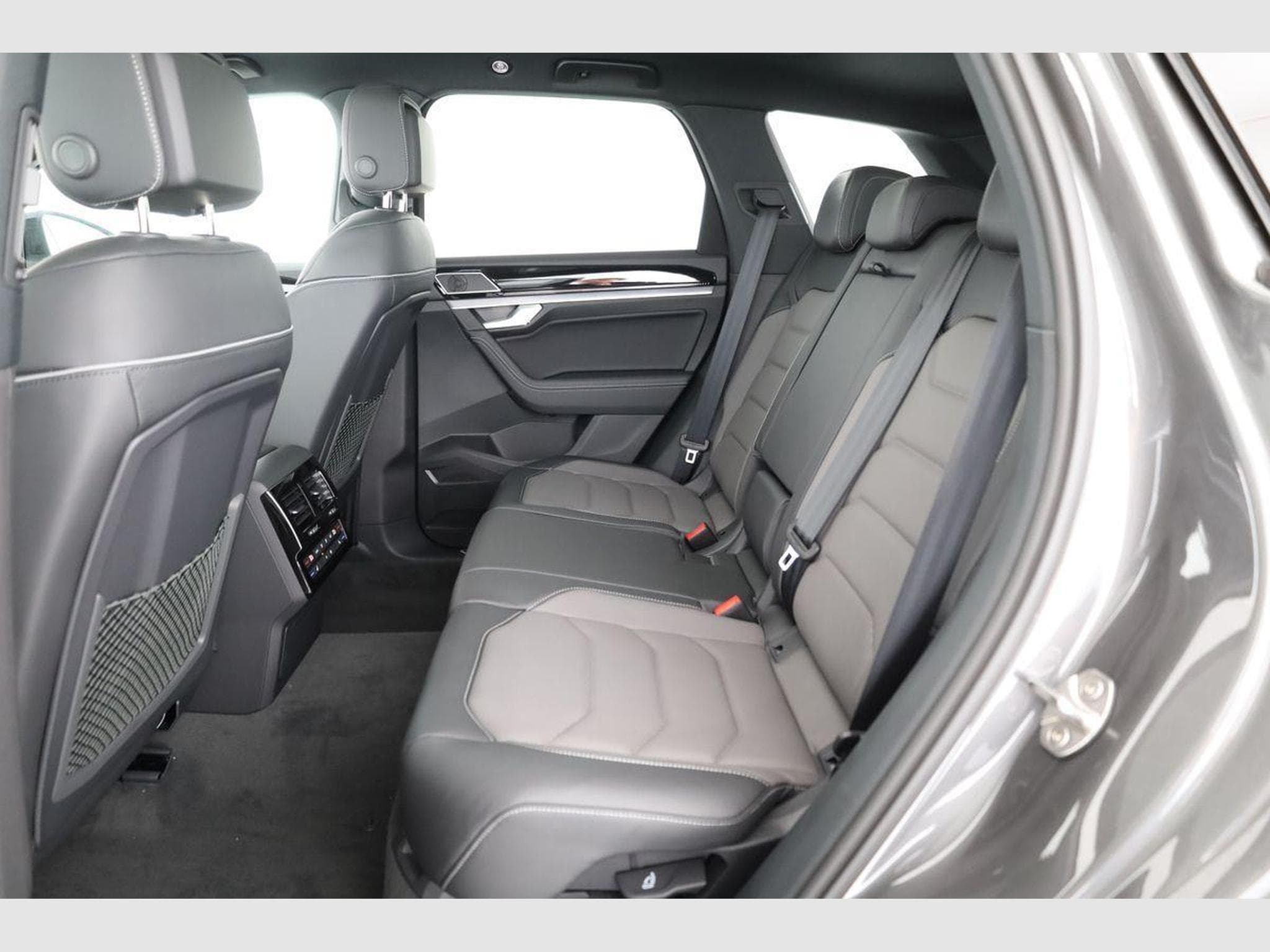 VW Touareg 3.0 TDI 210 kW 4Motion R-Line (2025) - Photo 12