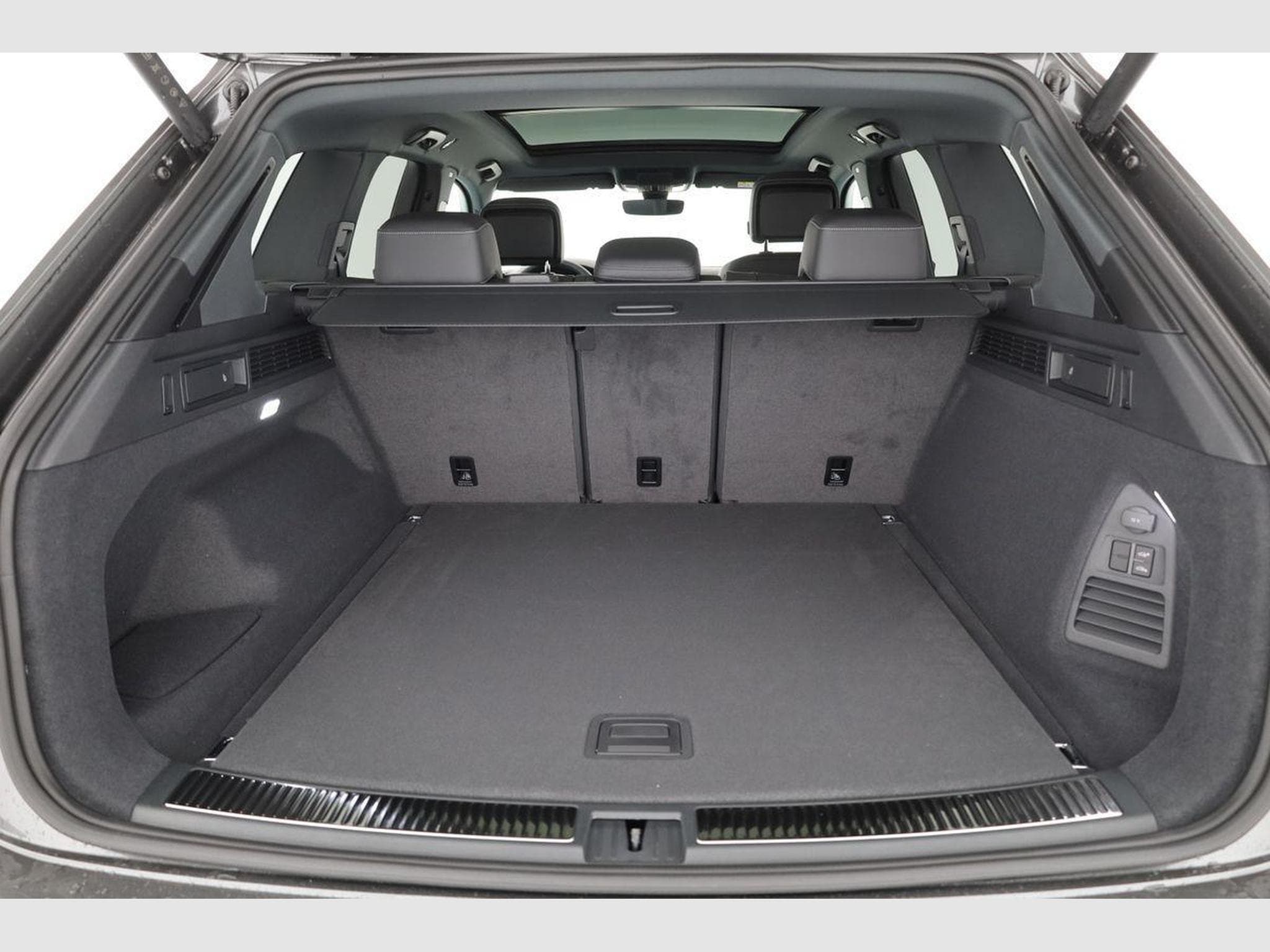 VW Touareg 3.0 TDI 210 kW 4Motion R-Line (2025) - Photo 13