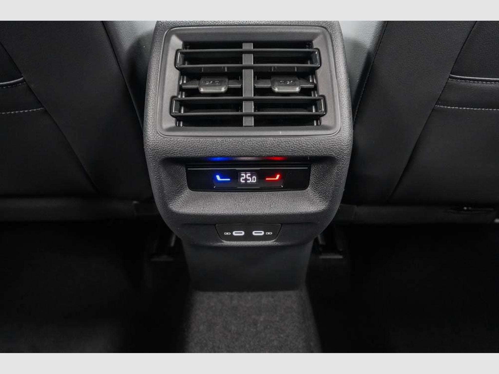 VW Tiguan 1,5 eTSI DSG (2025) - Foto 18