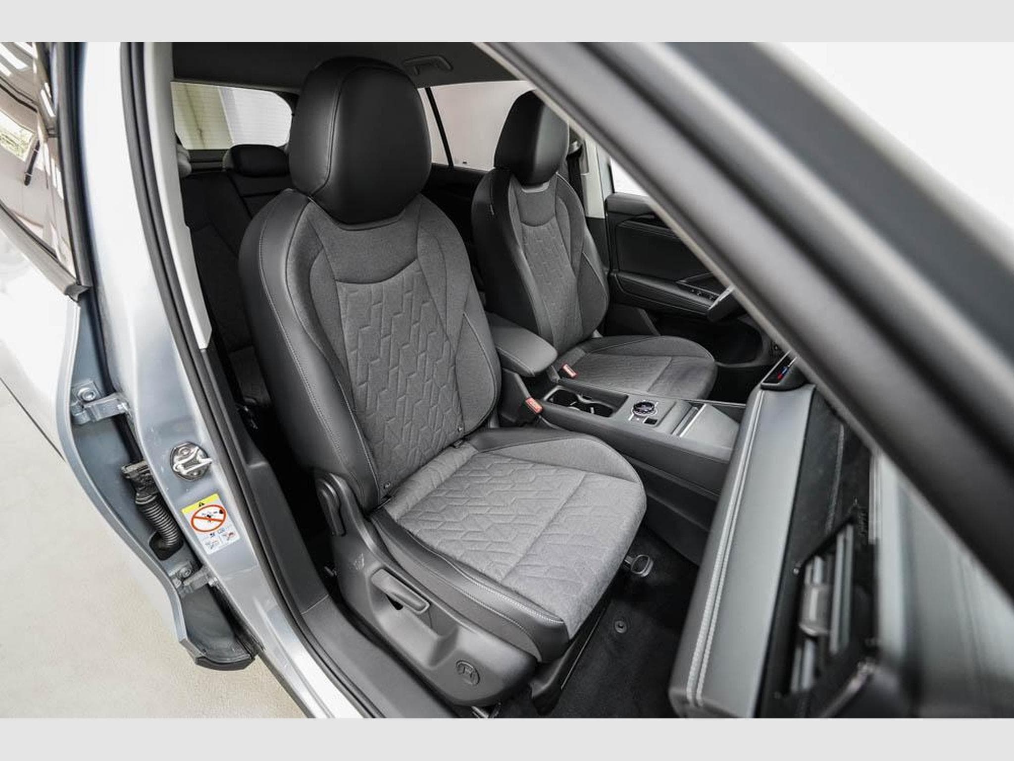 VW Tiguan 1,5 eTSI DSG (2025) - Foto 22