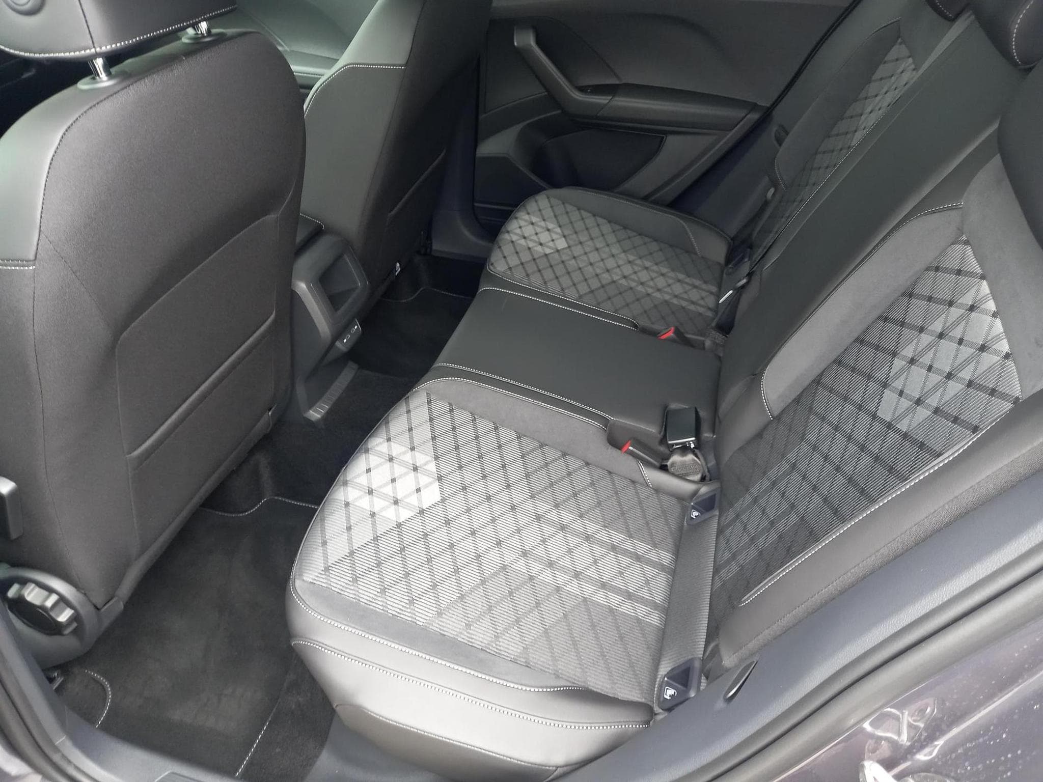 VW T-Cross R-Line 1.0 TSI (2025) - Photo 3