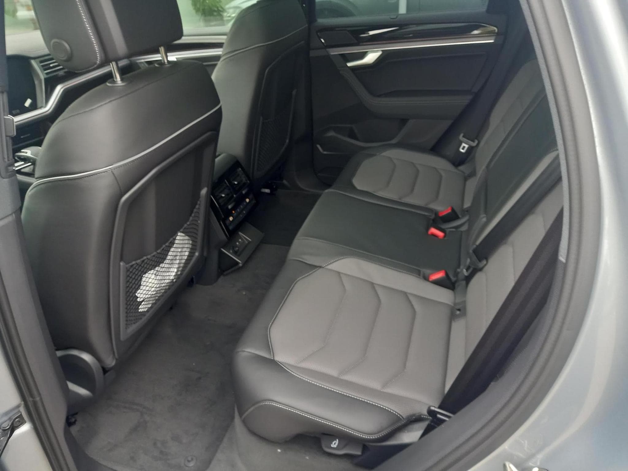 VW Touareg R-Line FINAL EDITION (2026) - Photo 10