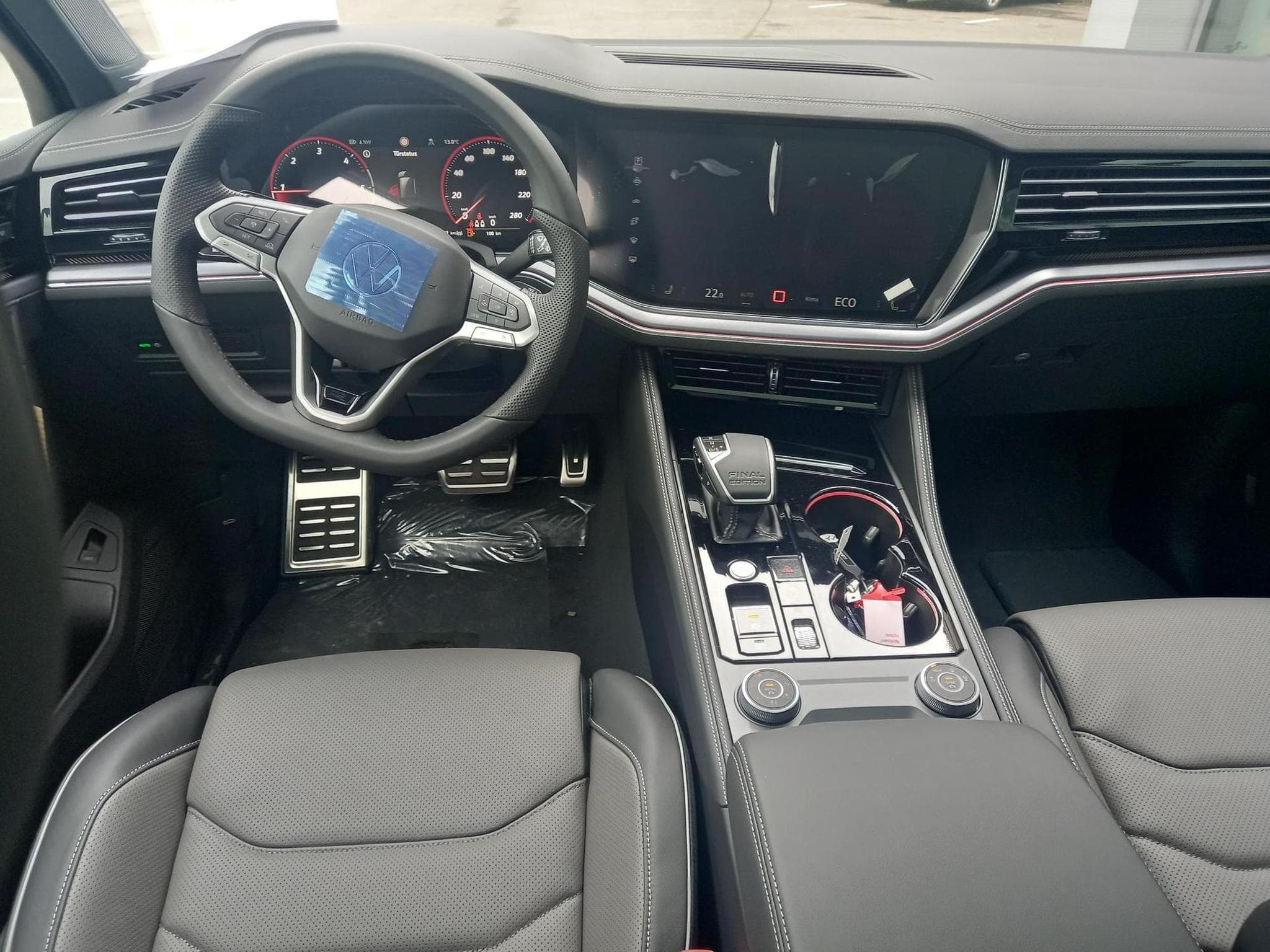 VW Touareg R-Line FINAL EDITION (2026) - Photo 12