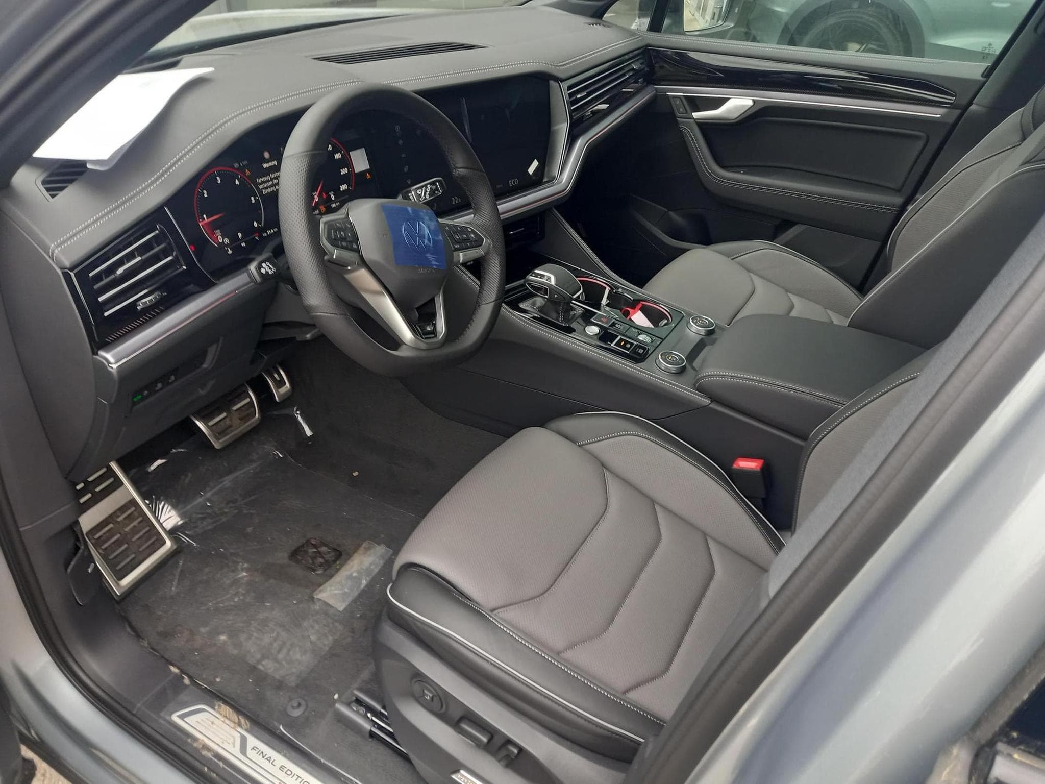 VW Touareg R-Line FINAL EDITION (2026) - Photo 2