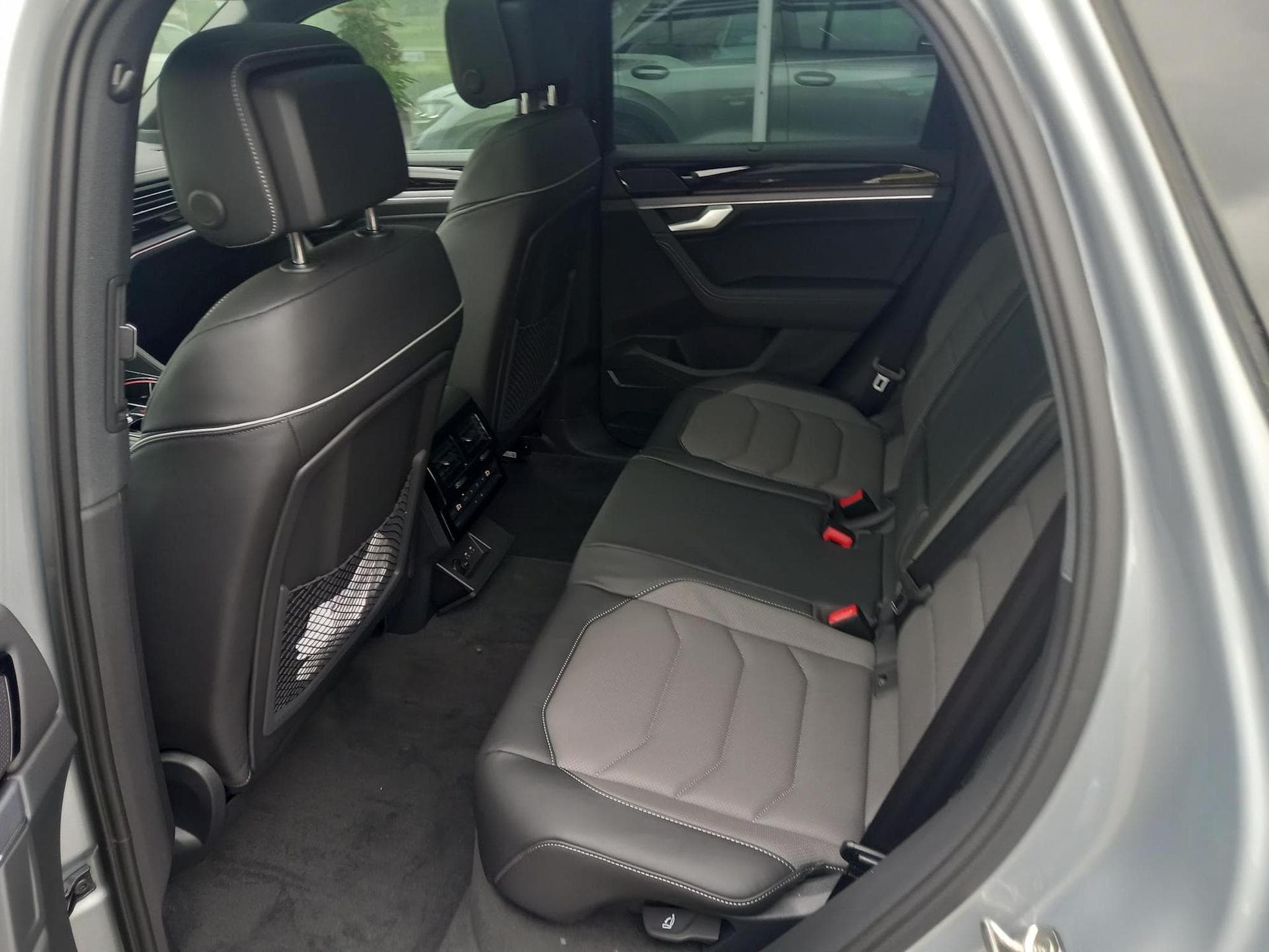 VW Touareg R-Line FINAL EDITION (2026) - Photo 4