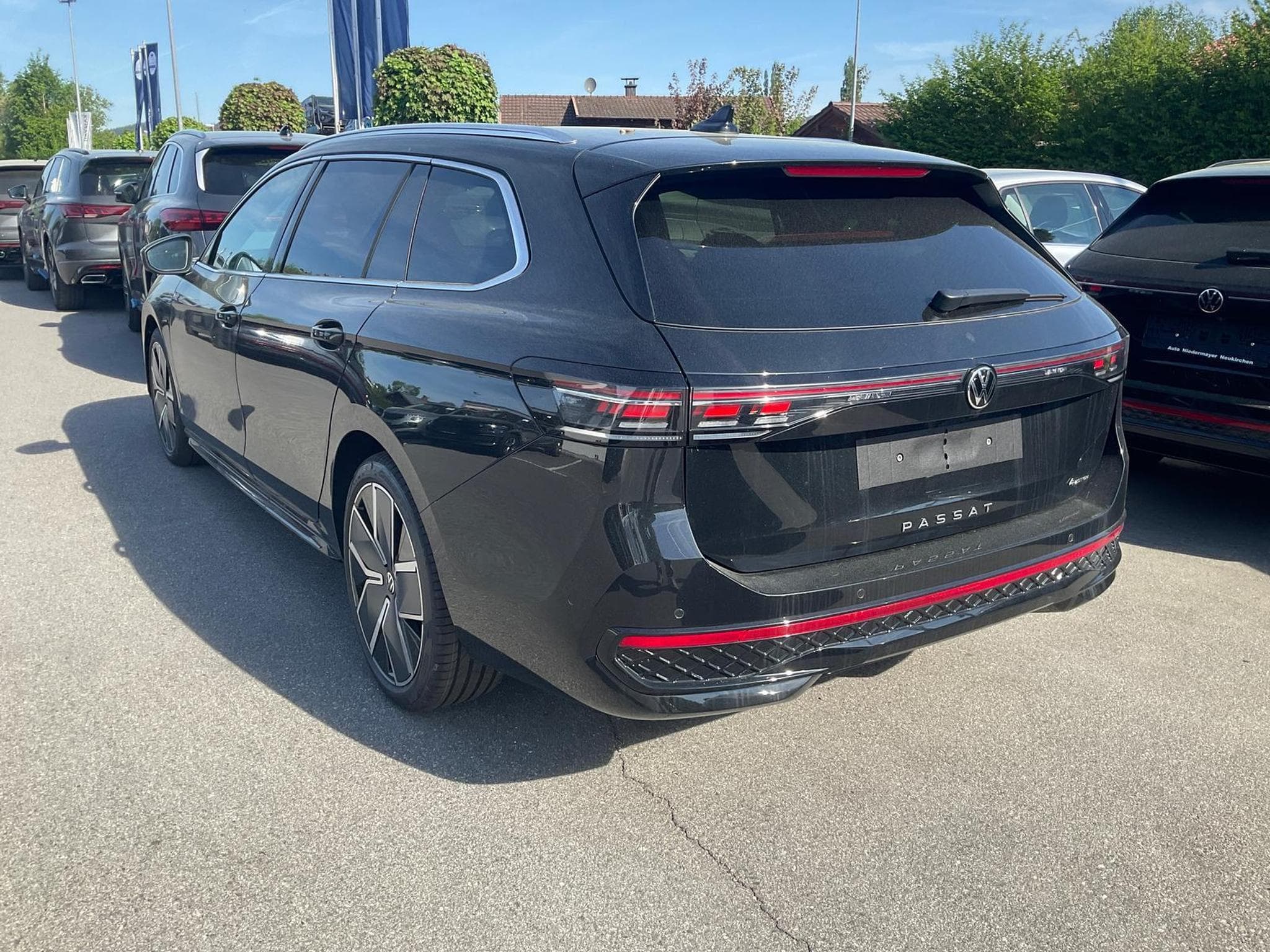 VW Passat Variant 2.0 TDI 142 kW 4Motion R-Line (2026) - Photo 2
