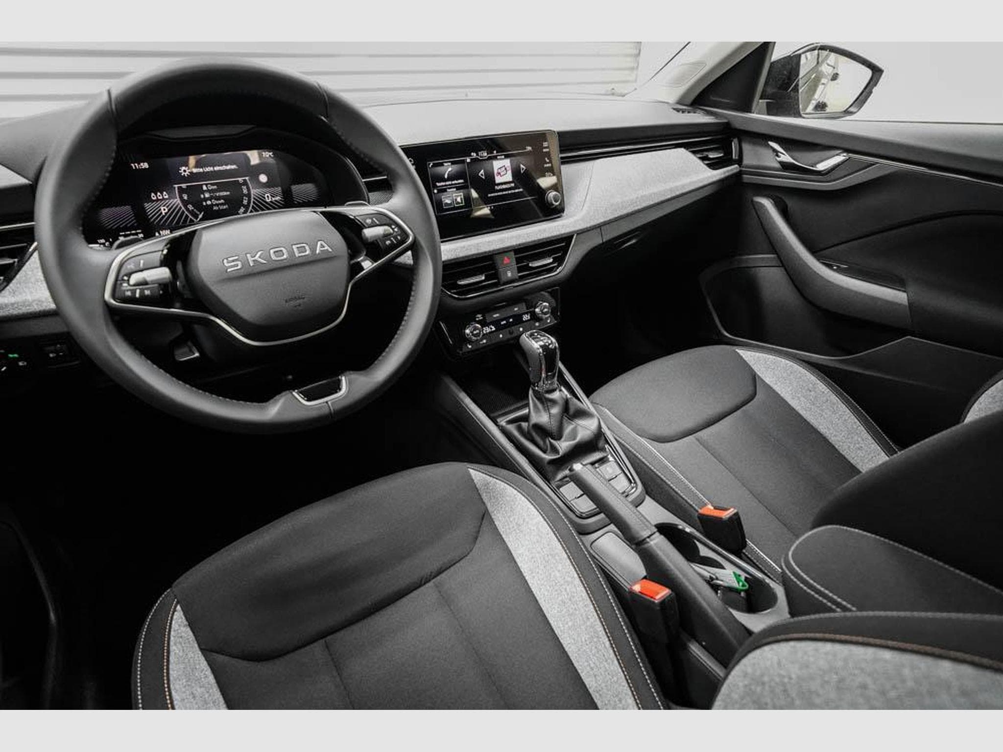 Skoda Scala 1,0 TSI DSG (2026) - Foto 7
