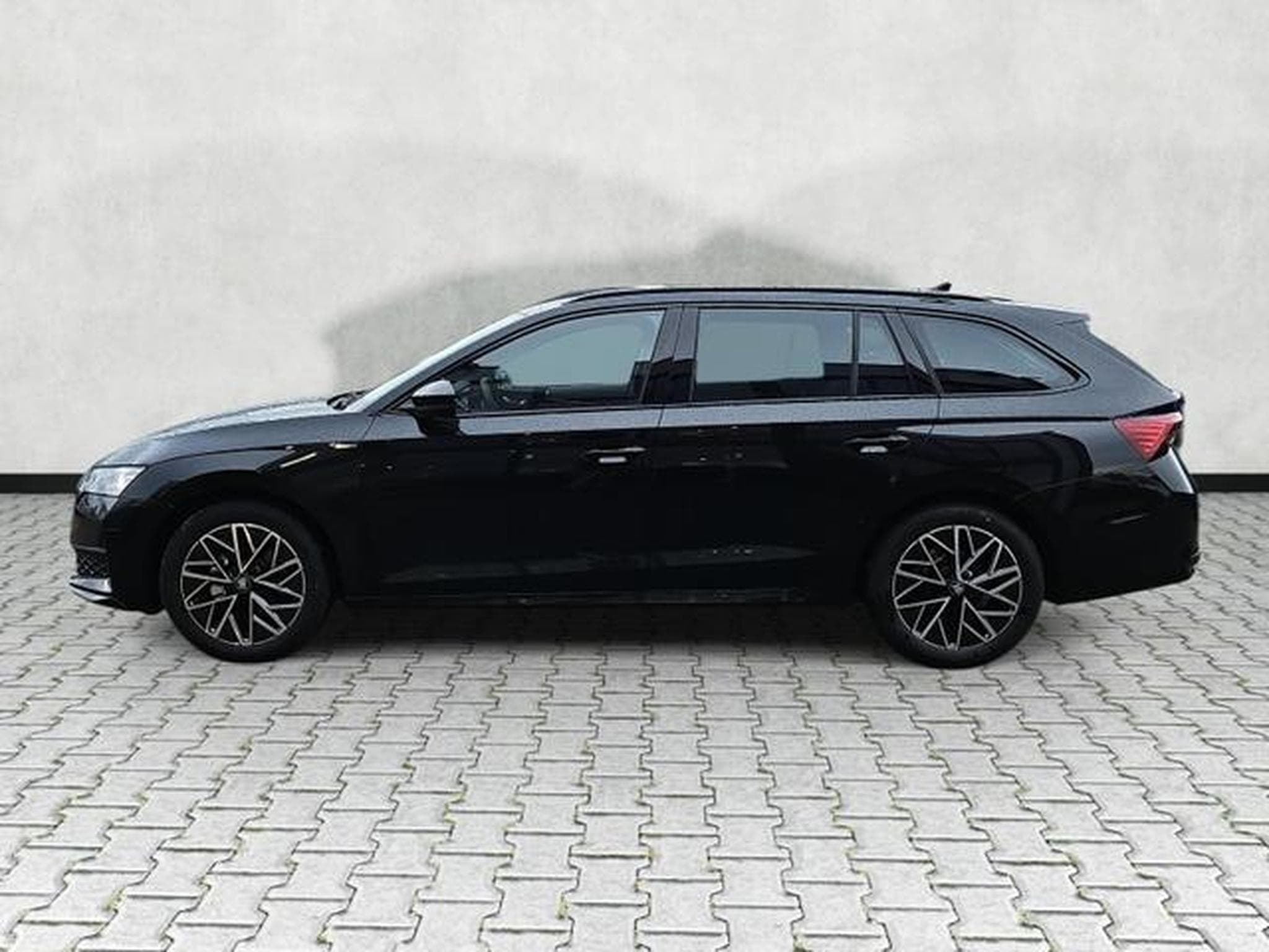 Skoda Octavia 1.5 TSI mHEV 110 kW Sportline (2025) - Photo 4