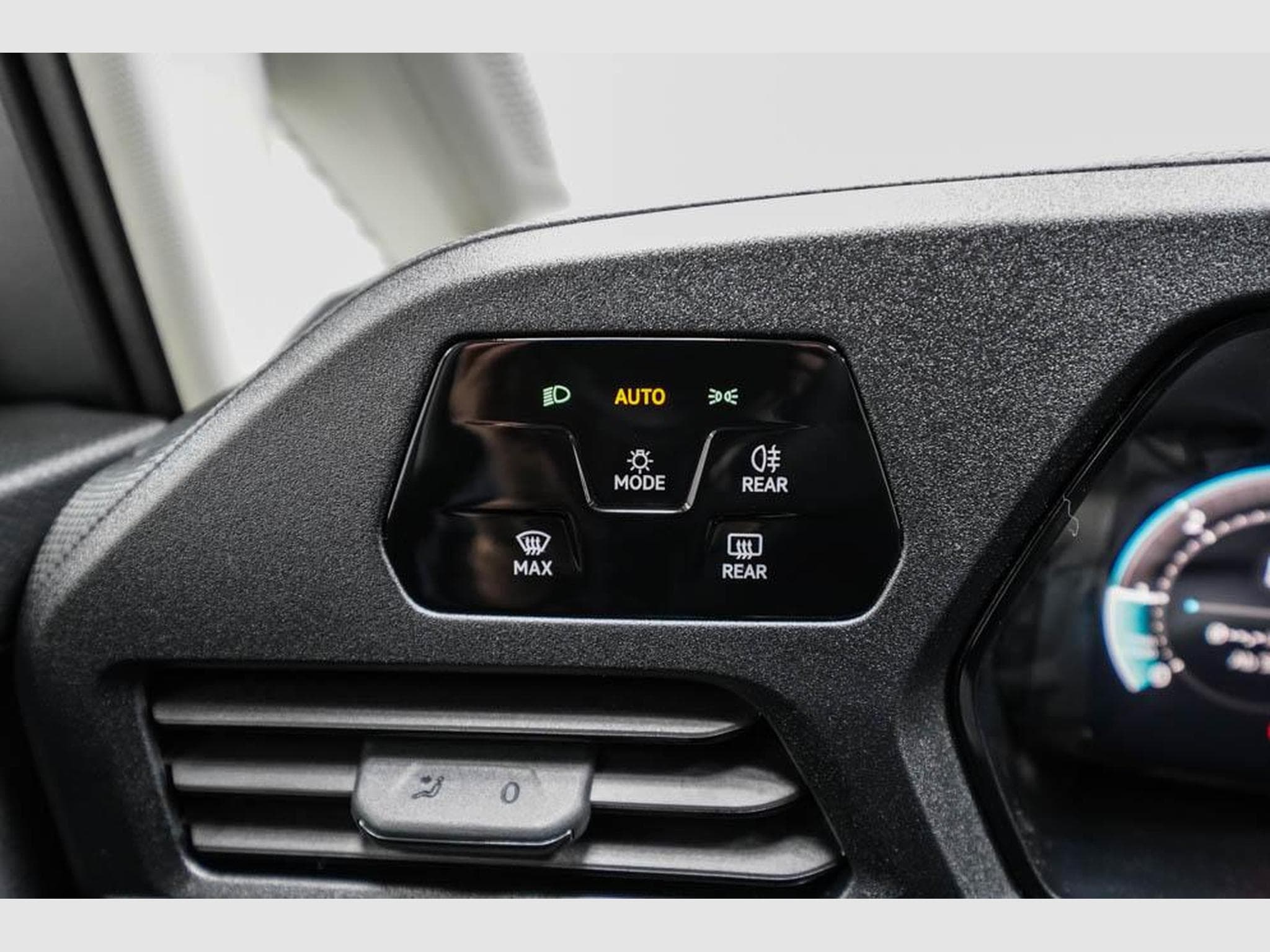 VW Caddy 2,0 TDI 4Motion (2026) - Photo 11